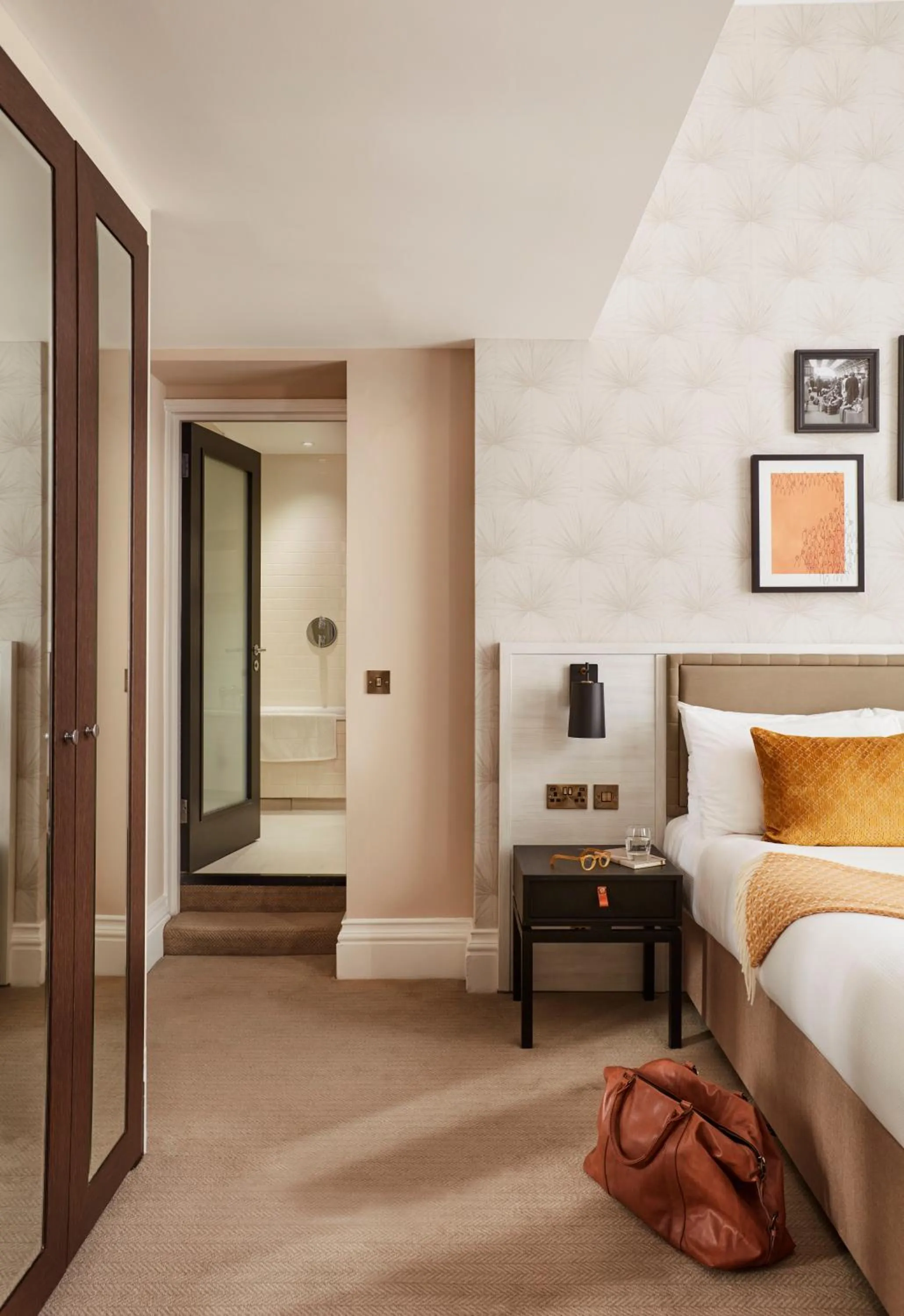 Bedroom, Bed in The Clermont London, Victoria