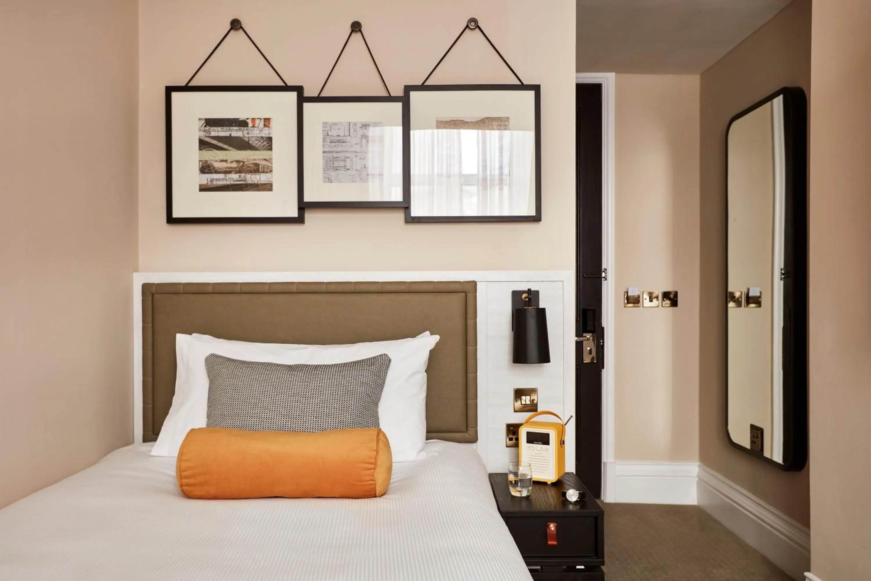 Bed in The Clermont London, Victoria