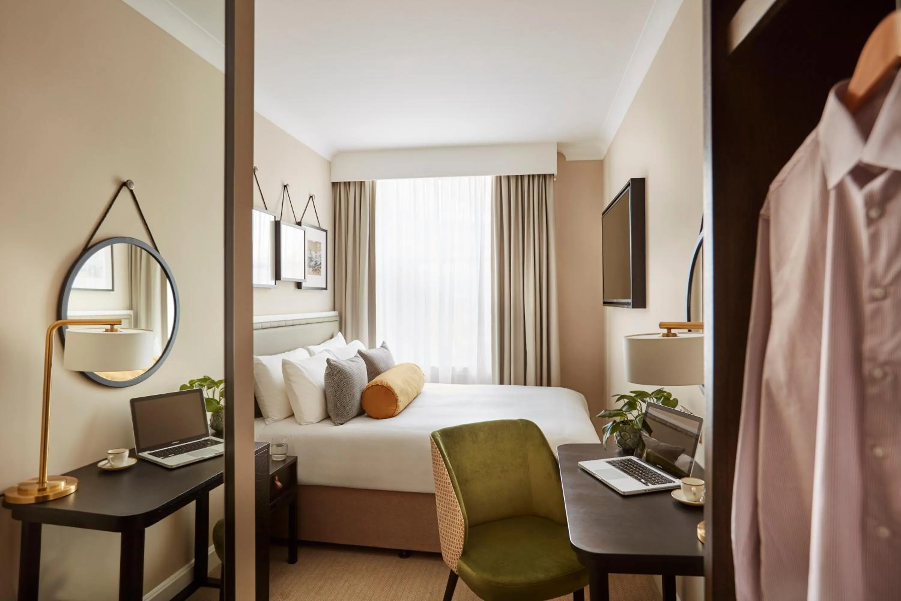 Bedroom, Bed in The Clermont London, Victoria