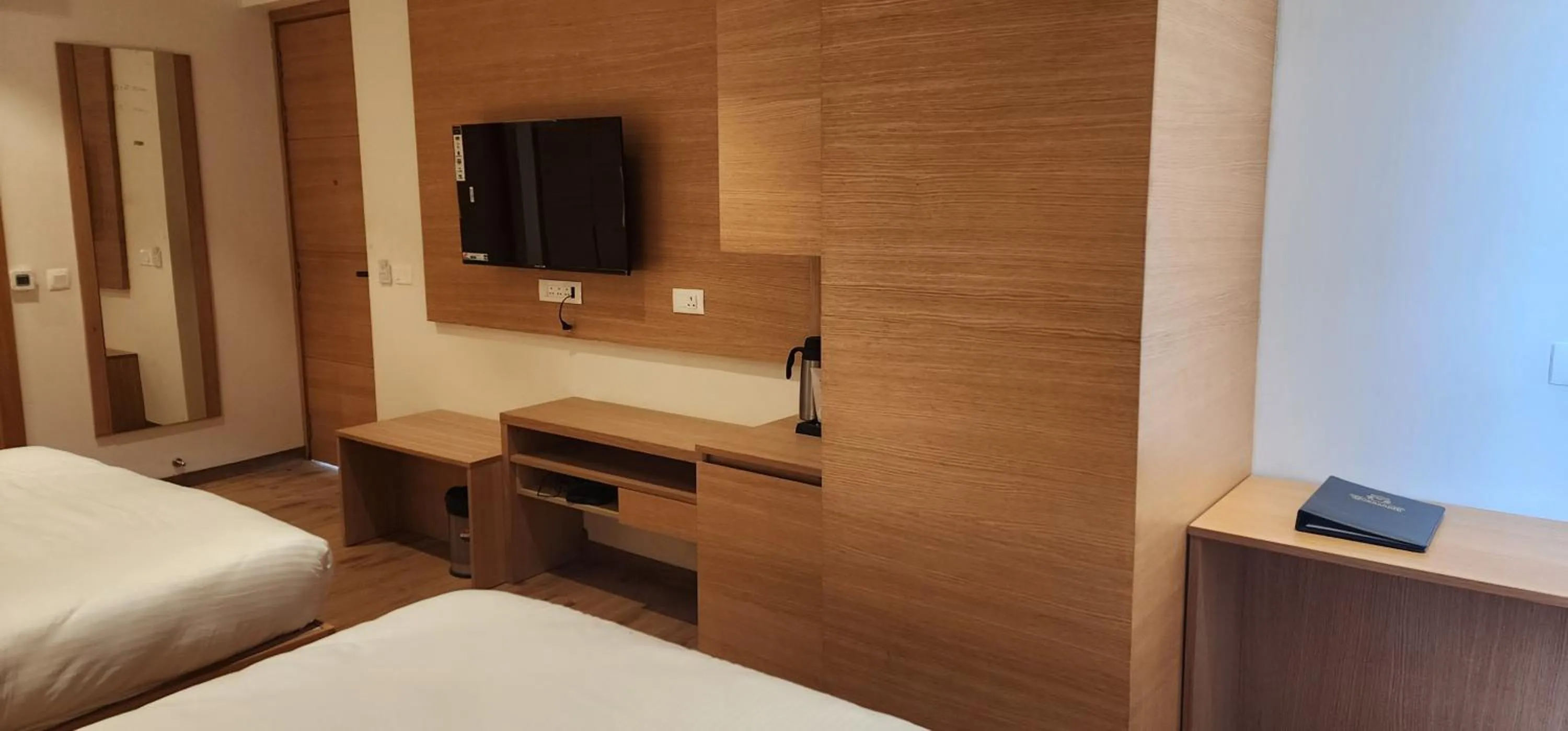 TV and multimedia, Bed in Hotel Gorbandh