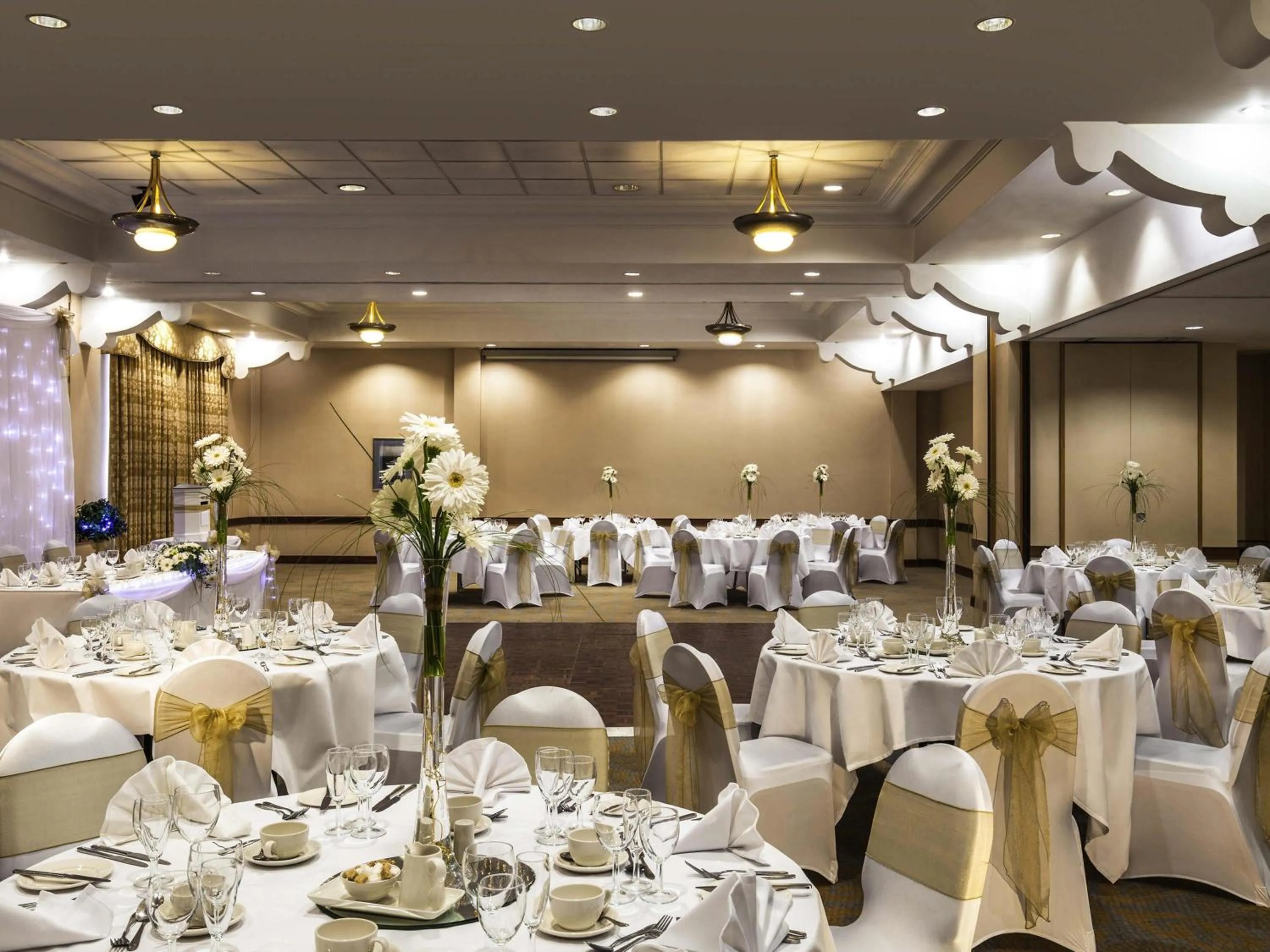 wedding in Mercure Dartford Brands Hatch Hotel & Spa