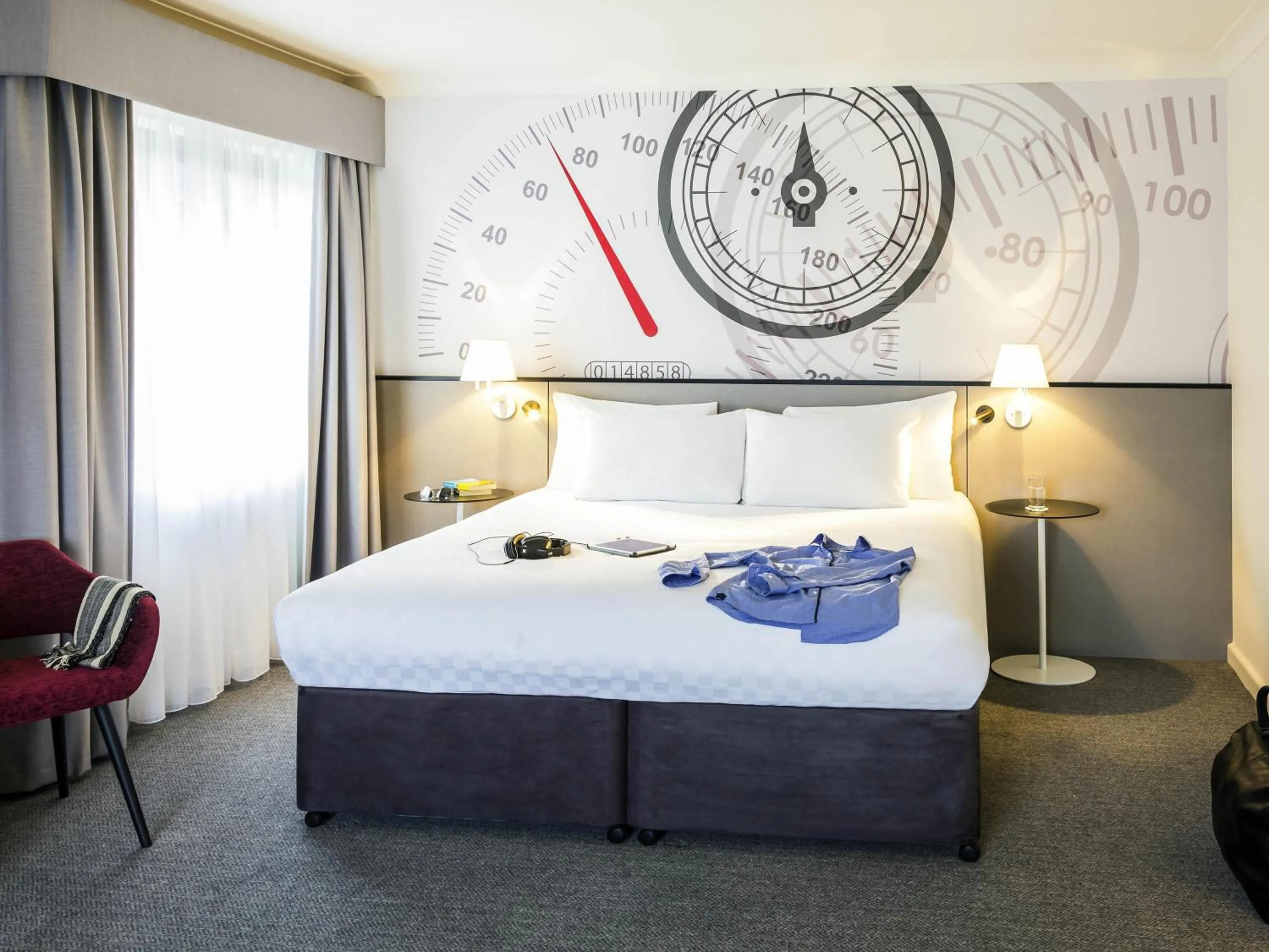 Bedroom, Bed in Mercure Dartford Brands Hatch Hotel & Spa