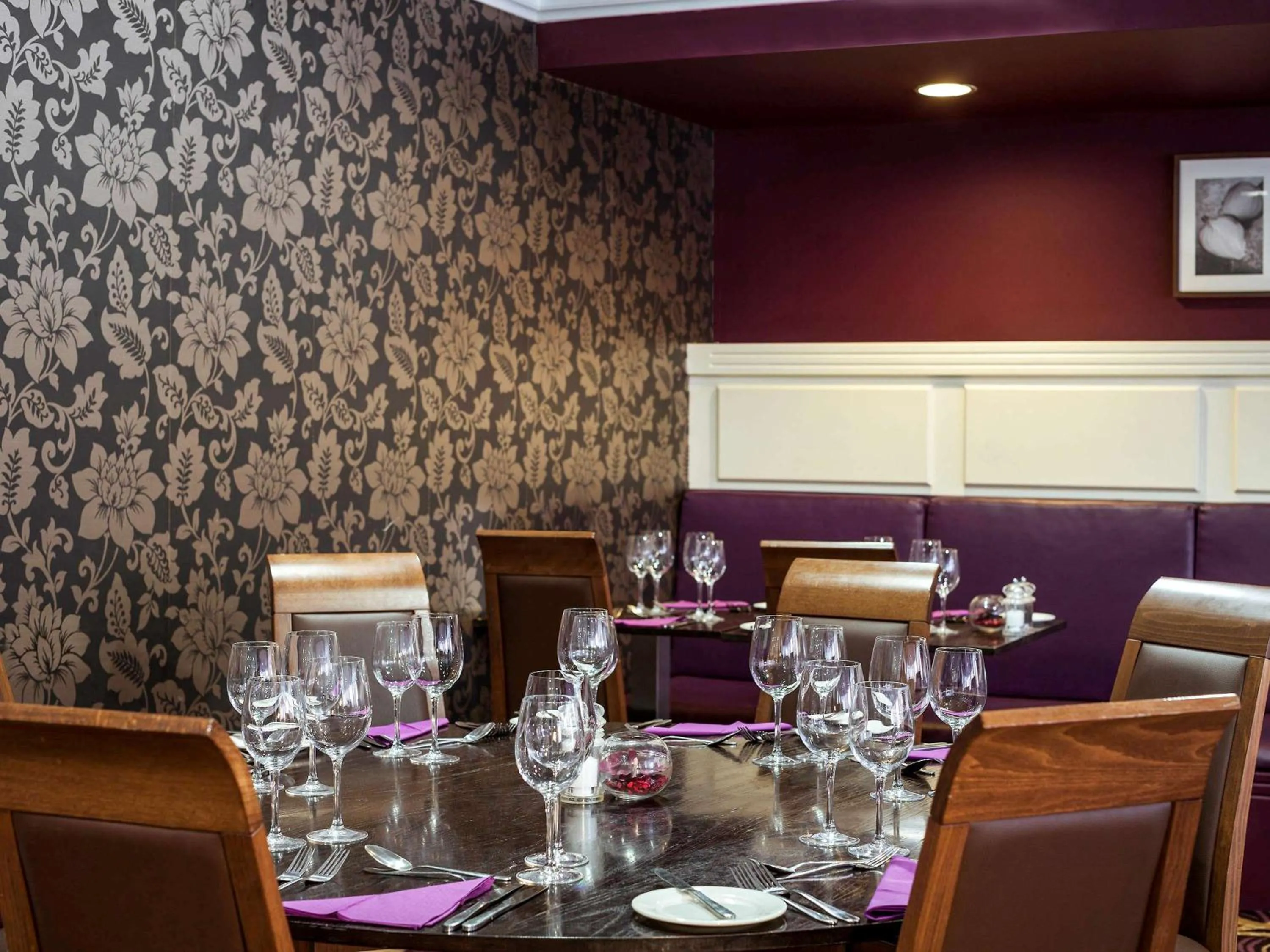 Restaurant/places to eat in Mercure Dartford Brands Hatch Hotel & Spa