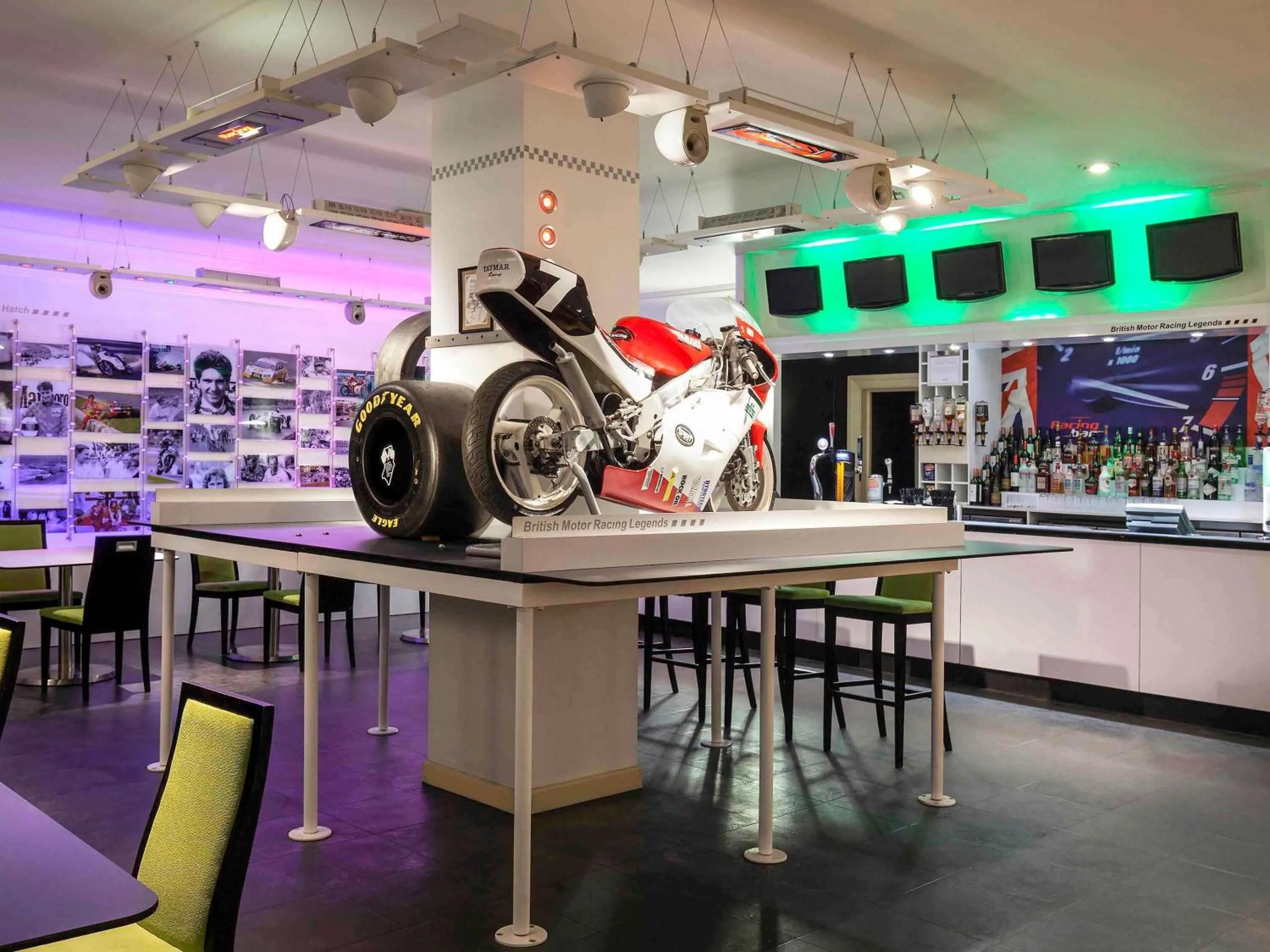 Property building in Mercure Dartford Brands Hatch Hotel & Spa