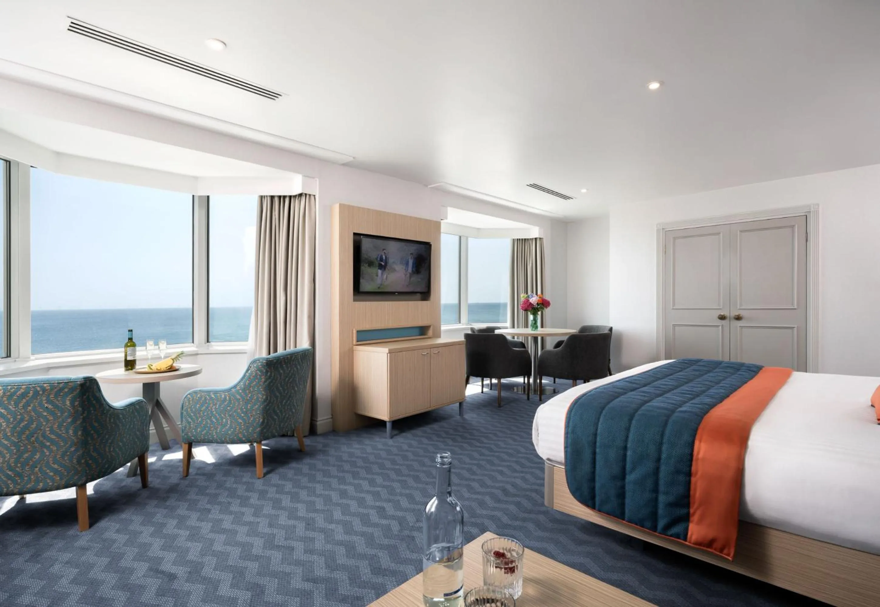 Bedroom, Bed in Leonardo Royal Hotel Brighton Waterfront