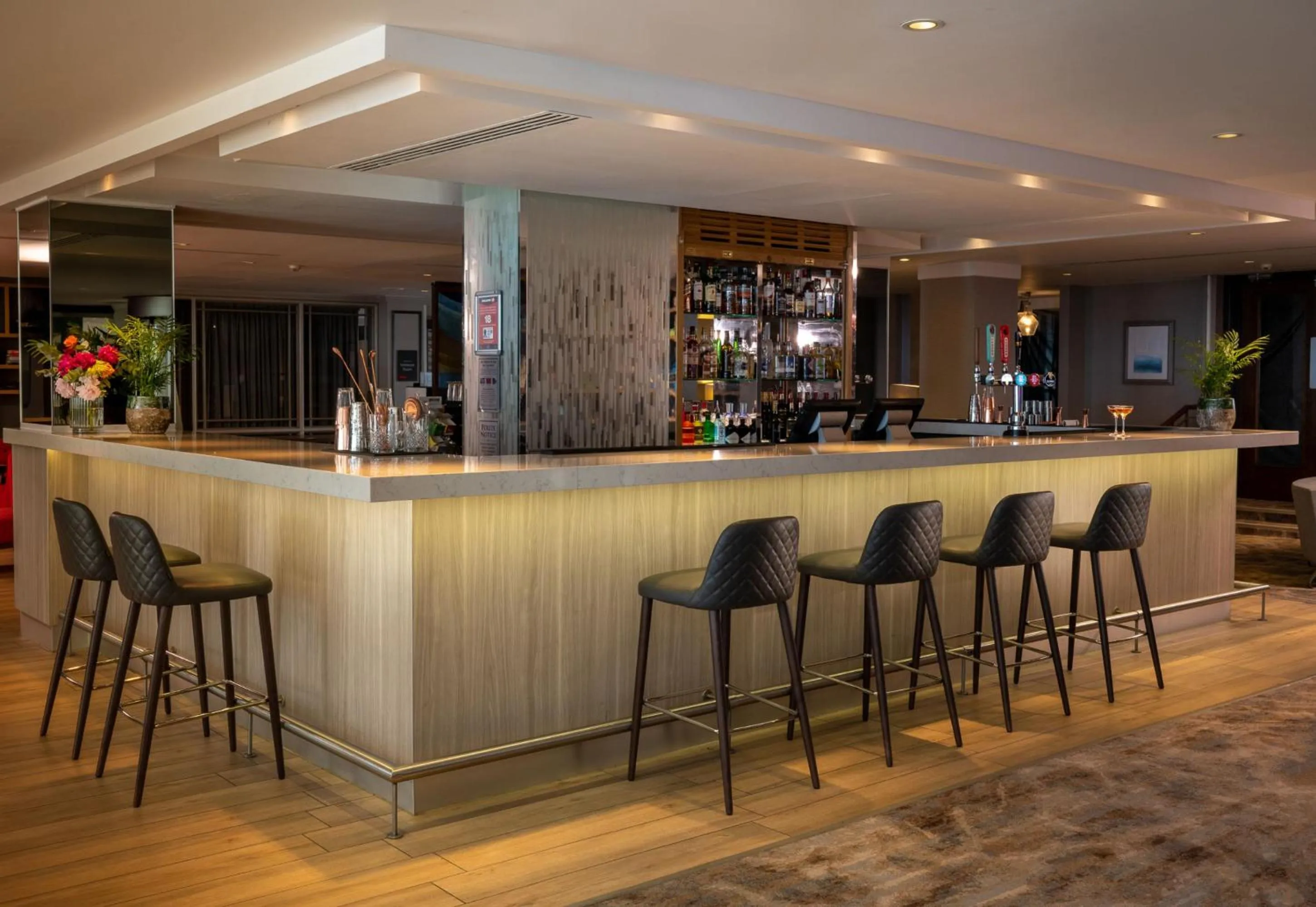 Lounge or bar in Leonardo Royal Hotel Brighton Waterfront
