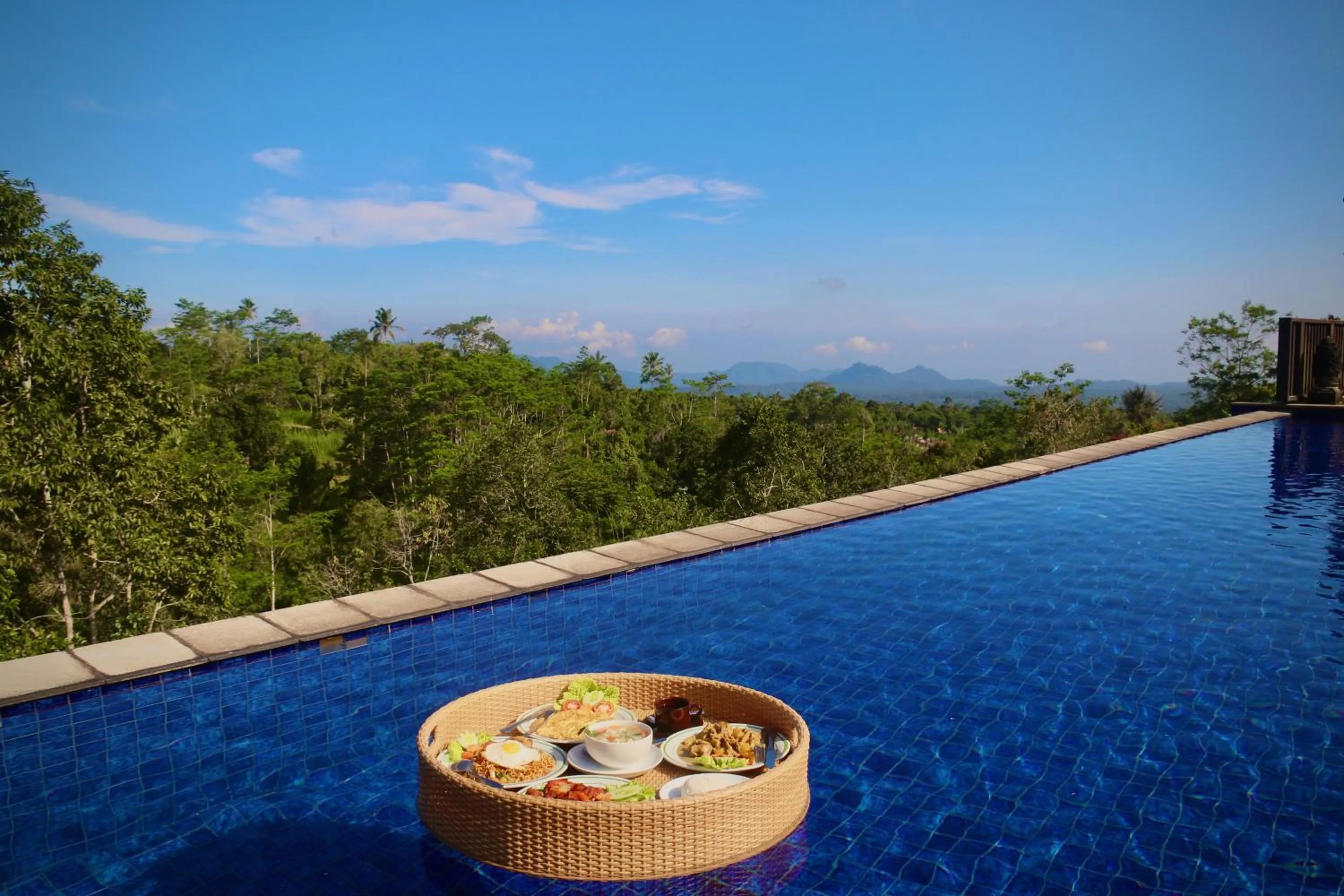 Swimming pool in Puri Karang Besakih