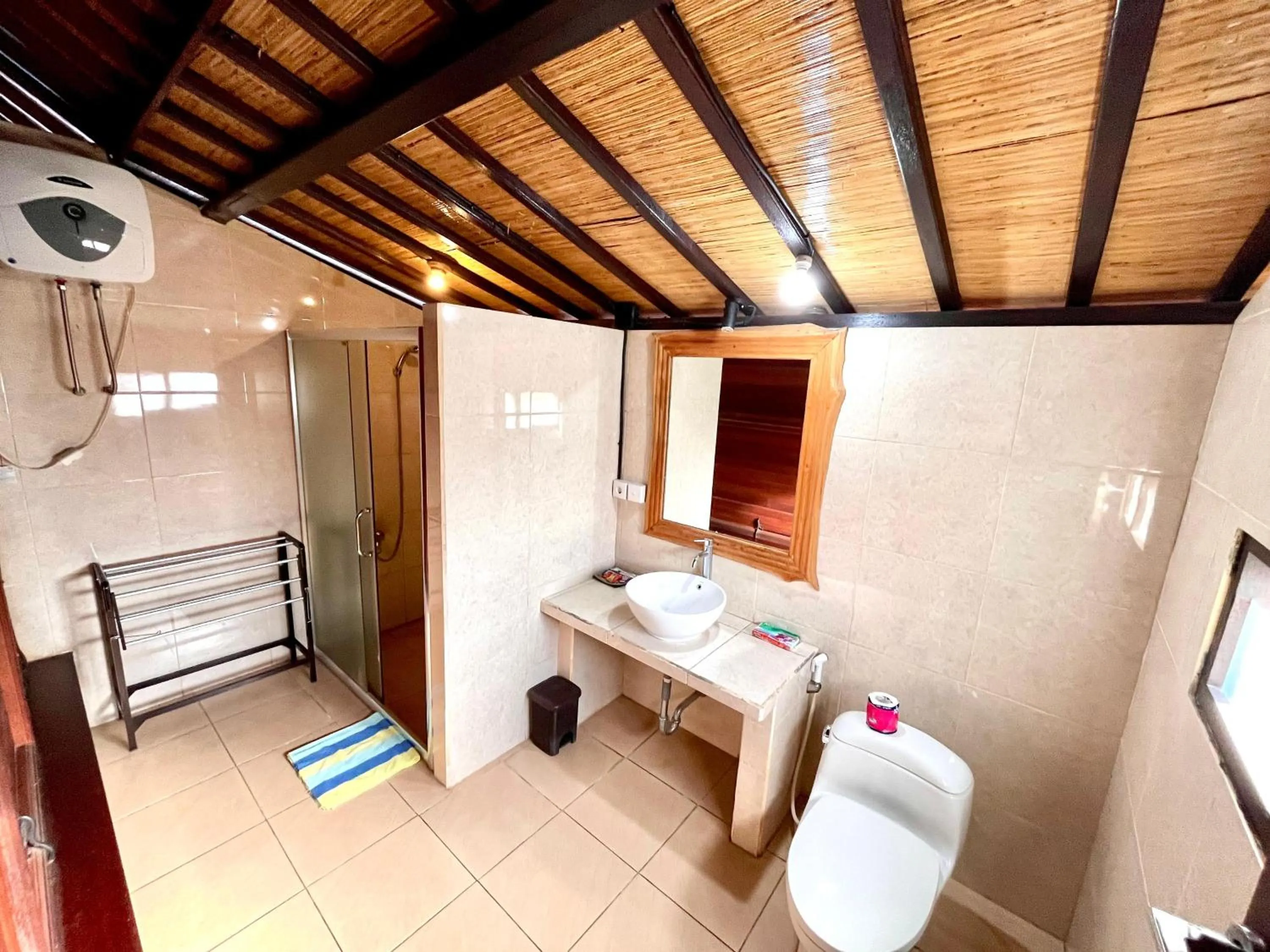 Bathroom in Puri Karang Besakih