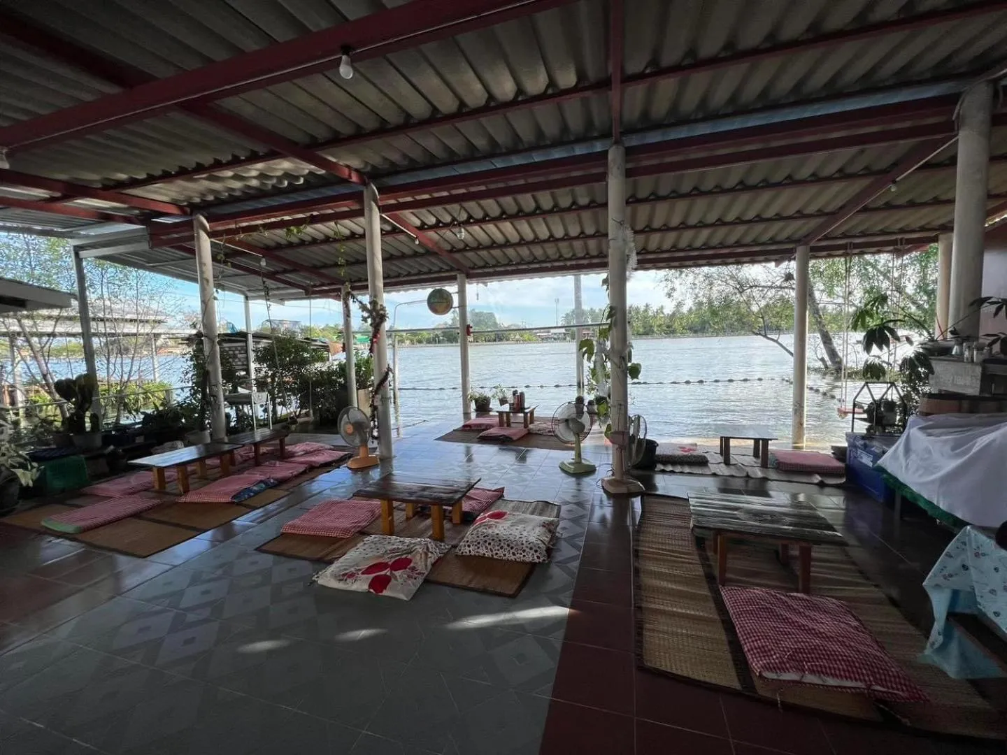 Restaurant/places to eat in Se'sun Amphawa