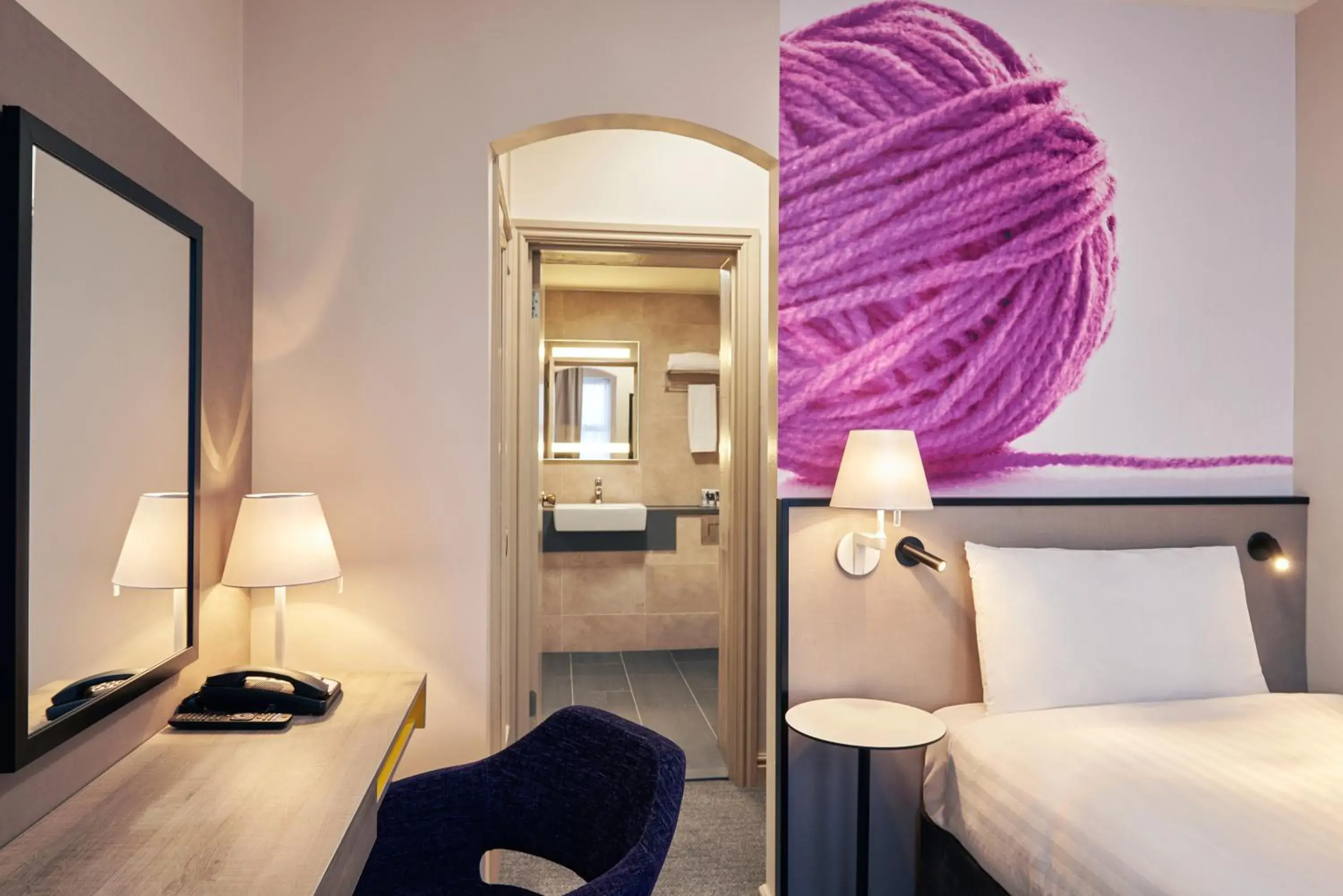 Standard Single Room in Mercure Exeter Rougemont Hotel Standard Single Room in Mercure Exeter Rougemont Hotel