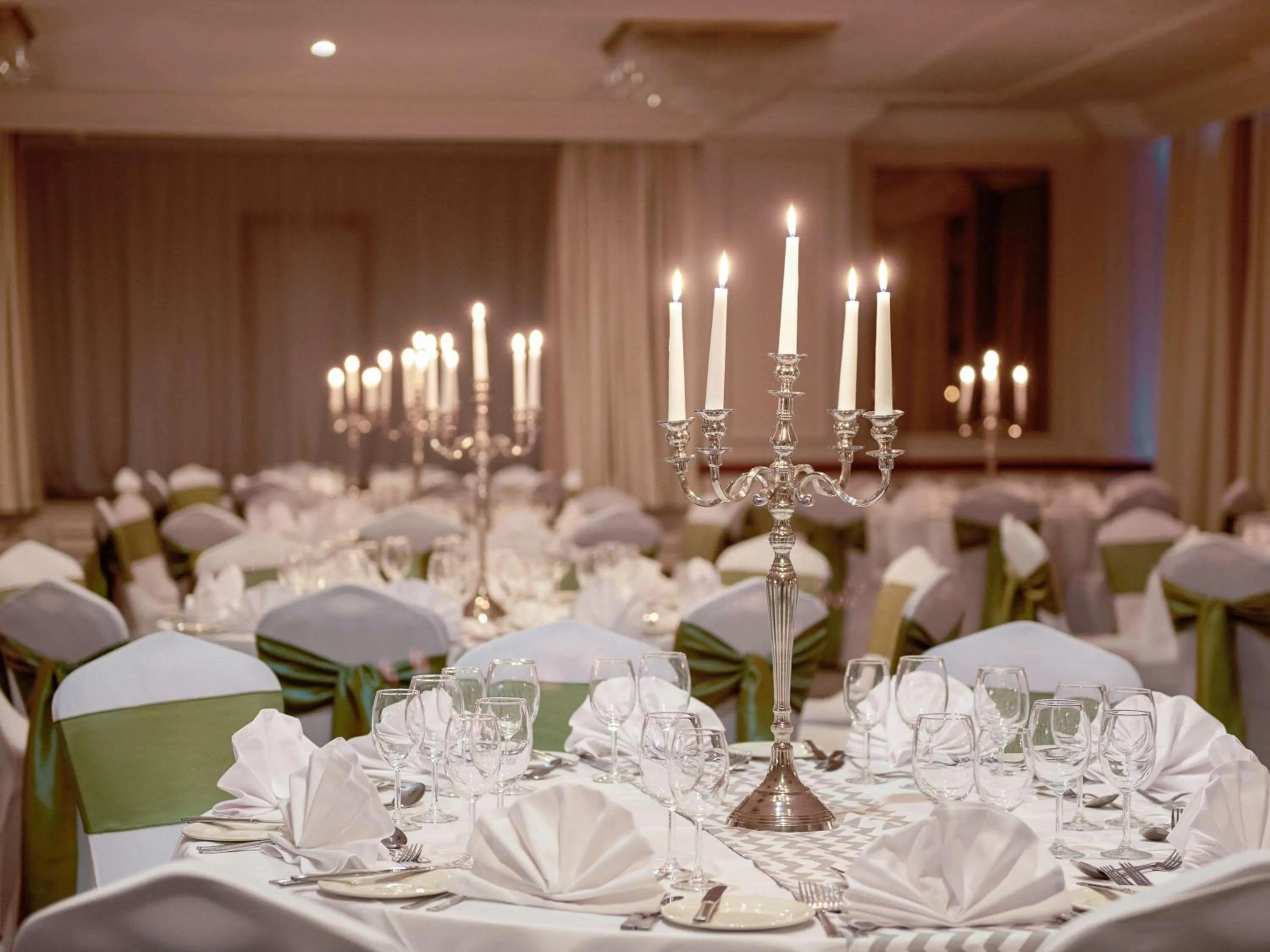 Banquet/Function facilities in Exeter Rougemont Hotel by Sunday