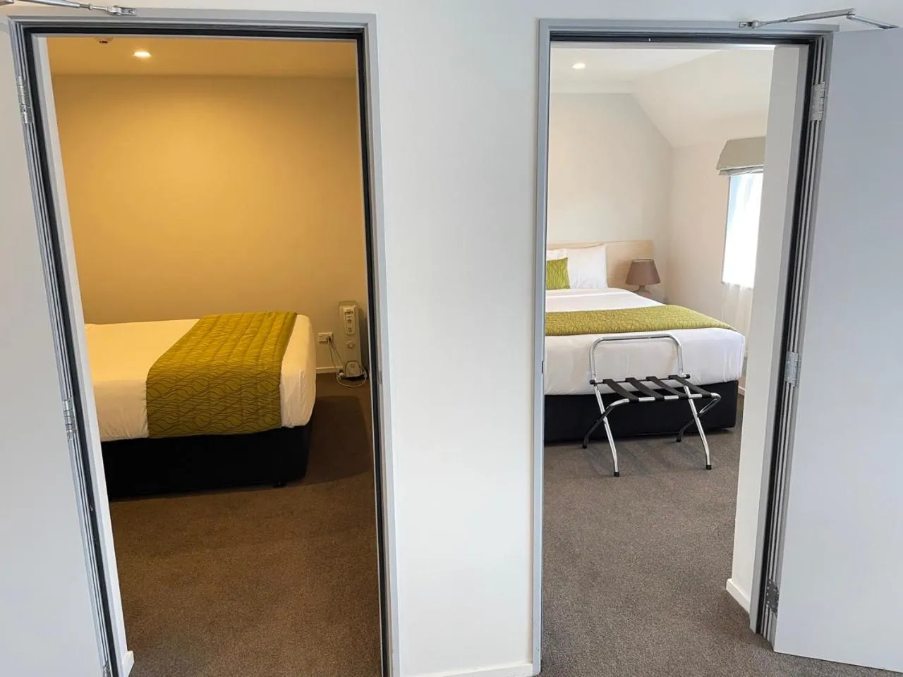 Bedroom, Bed in 2 on Whiteleigh and 239 on Lincoln Motel