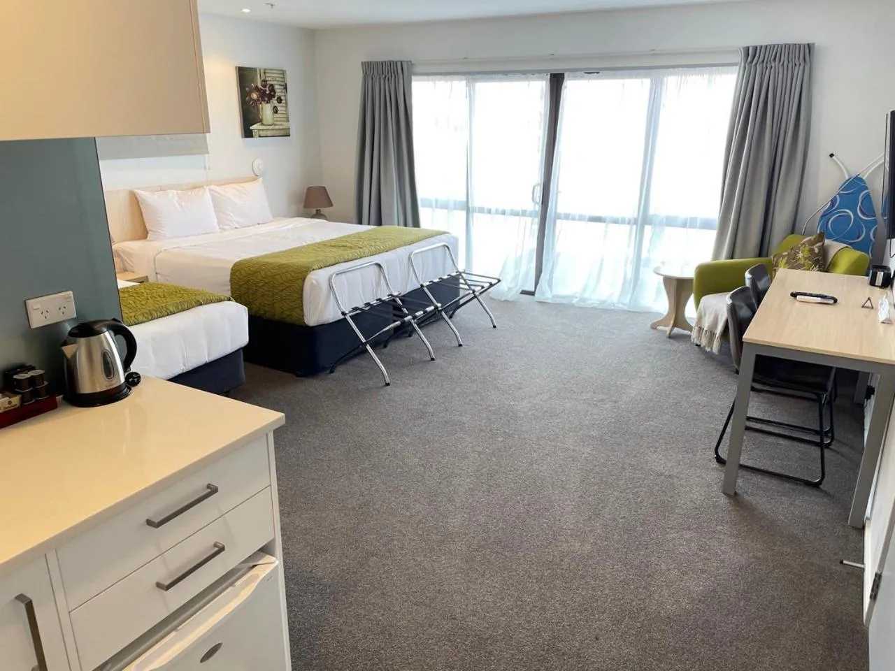 Photo of the whole room, Bed in 2 on Whiteleigh and 239 on Lincoln Motel