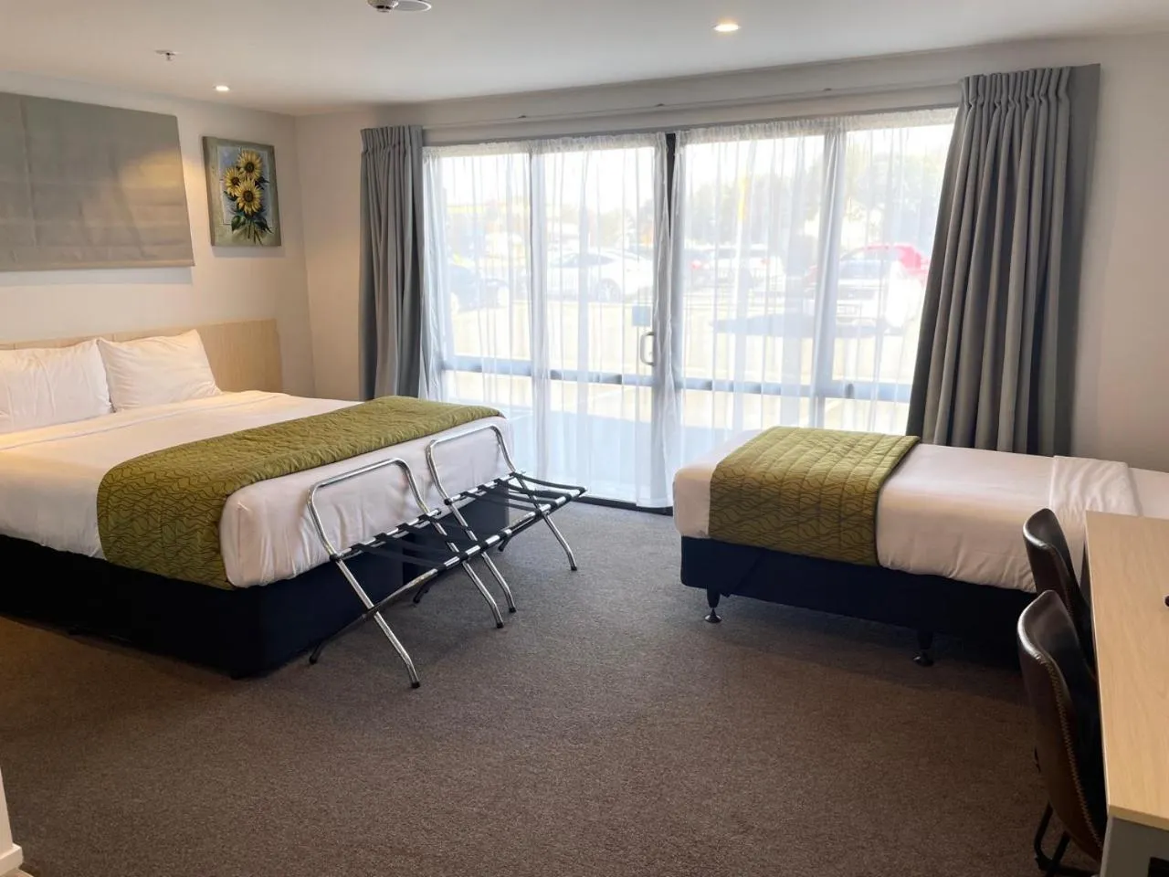 Photo of the whole room, Bed in 2 on Whiteleigh and 239 on Lincoln Motel