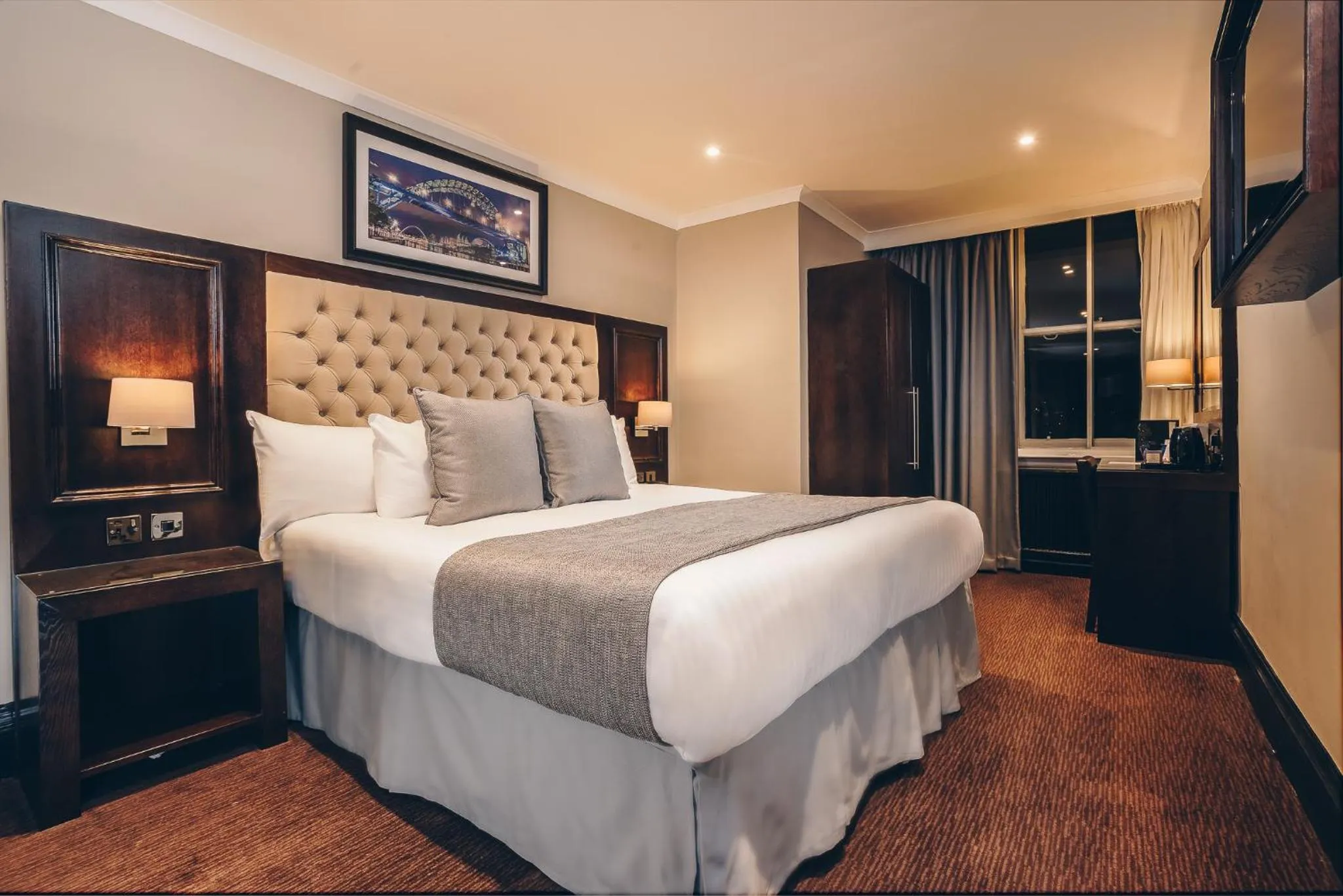 Bedroom, Bed in The County Hotel Newcastle