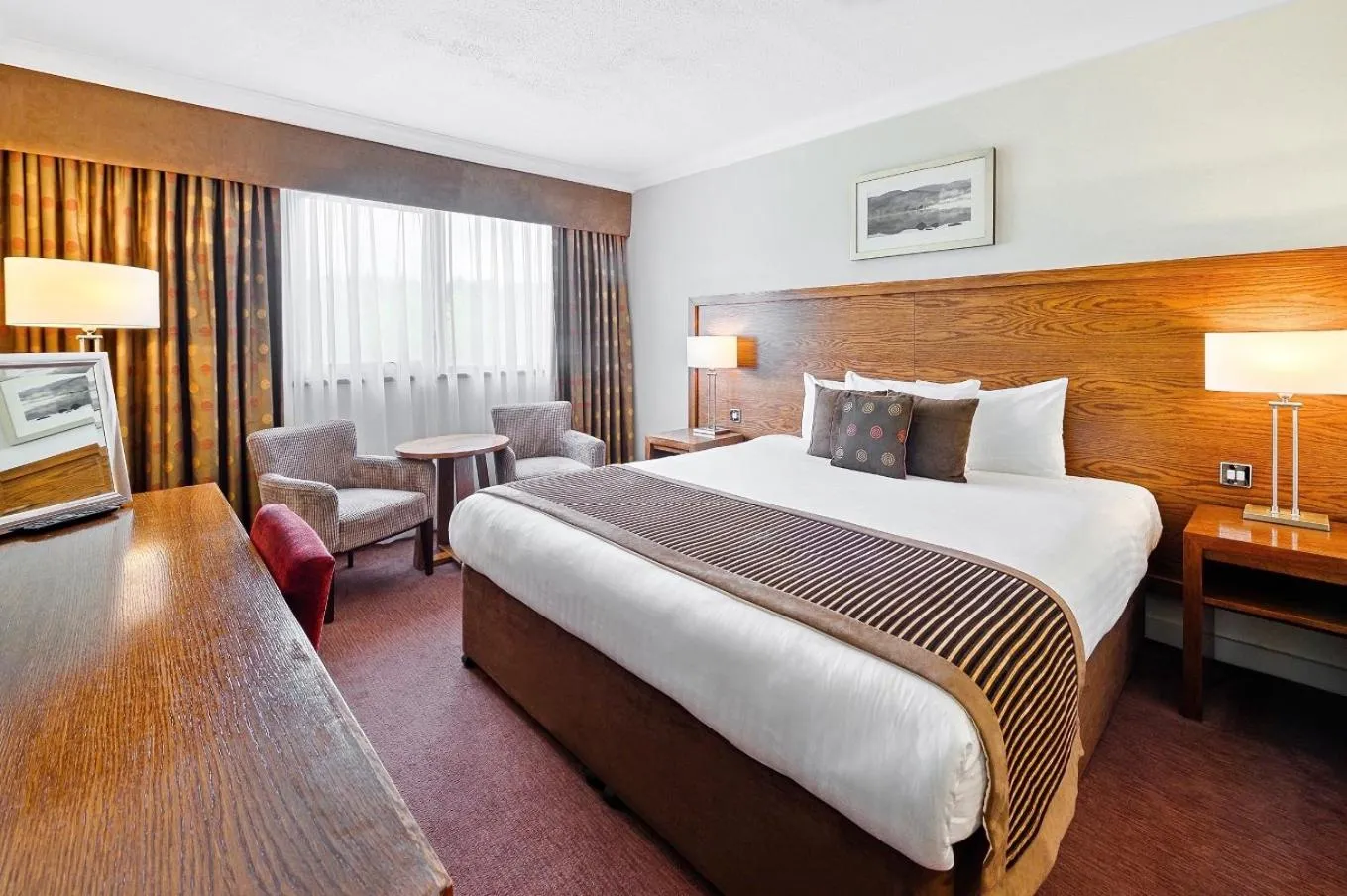 Bedroom, Bed in The Aberdeen Altens Hotel