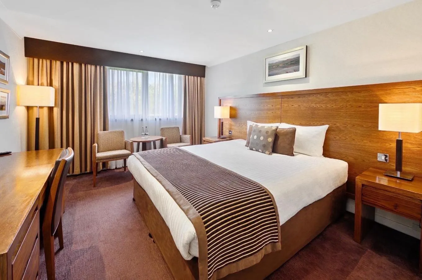 Bedroom, Bed in The Aberdeen Altens Hotel