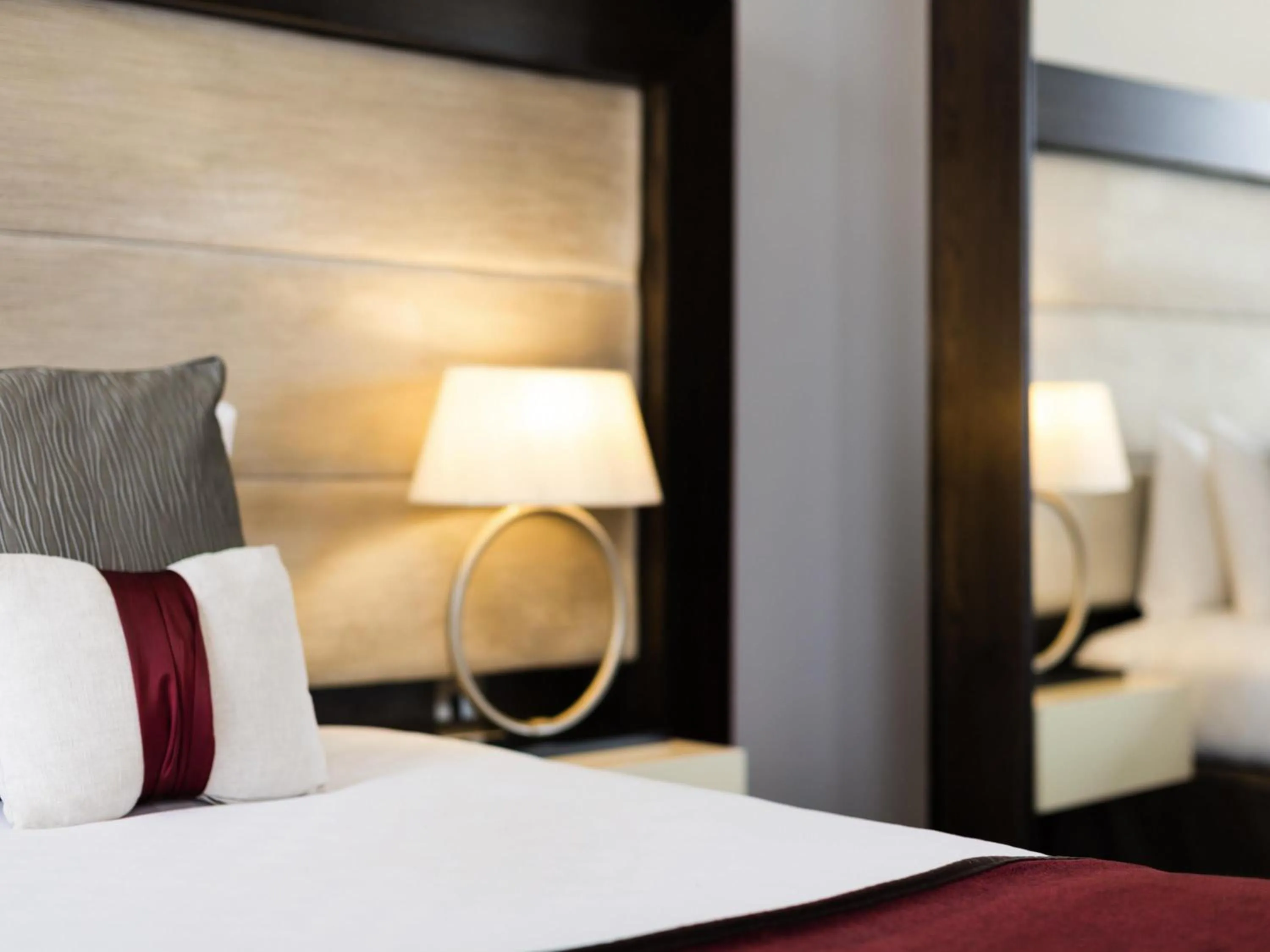 Bedroom, Bed in Mercure Aberdeen Caledonian Hotel