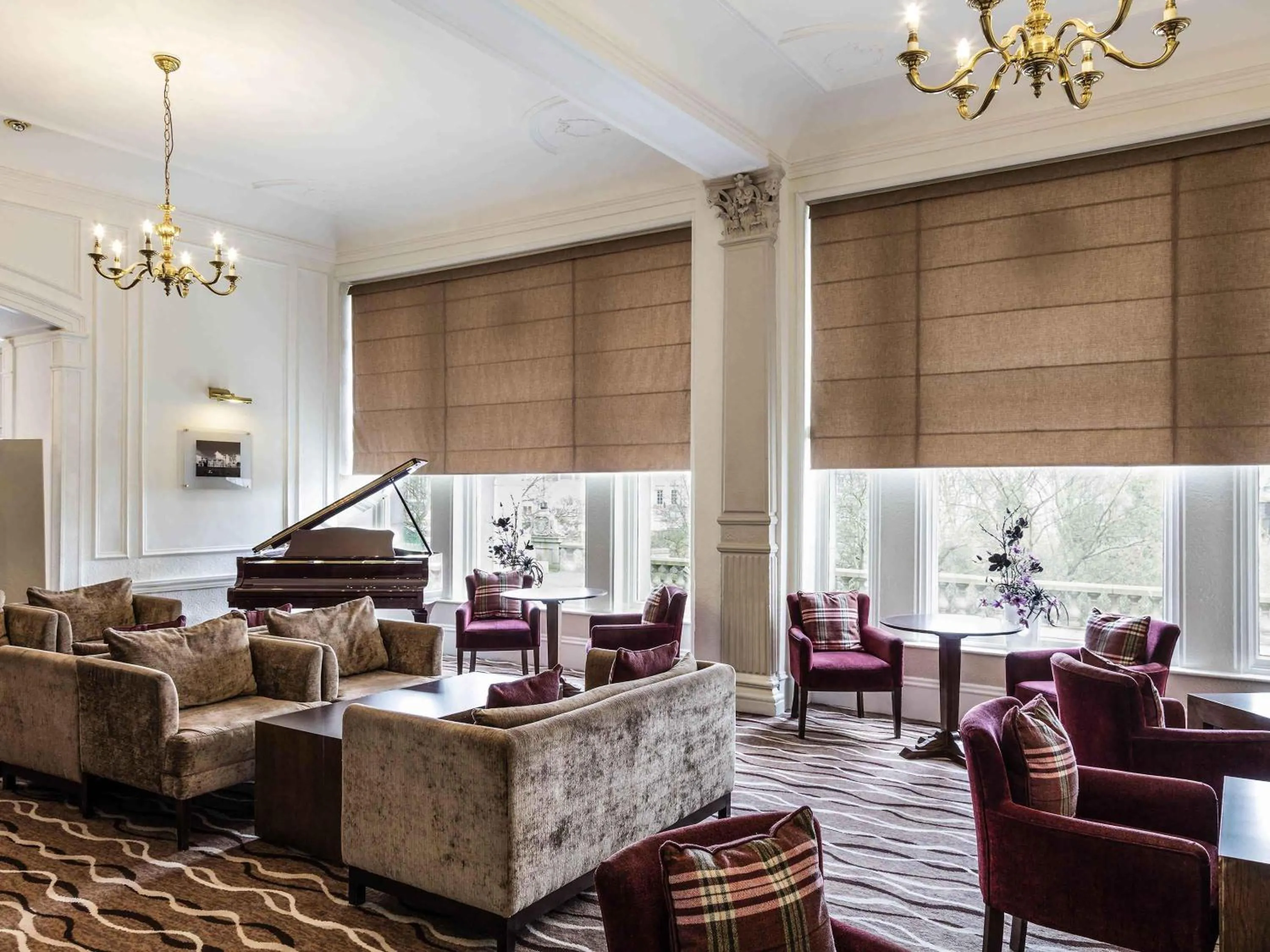 Lounge or bar in Mercure Aberdeen Caledonian Hotel