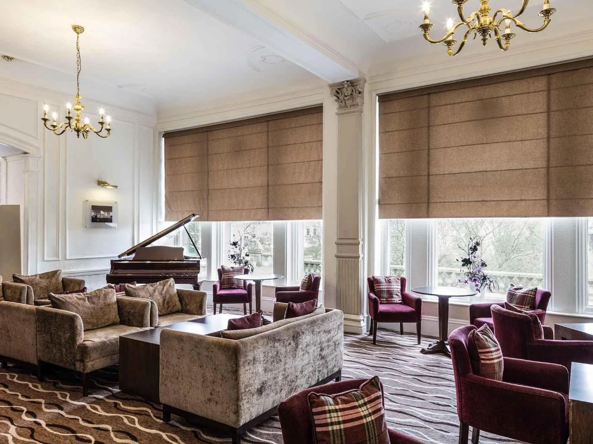Lounge or bar in Mercure Aberdeen Caledonian Hotel