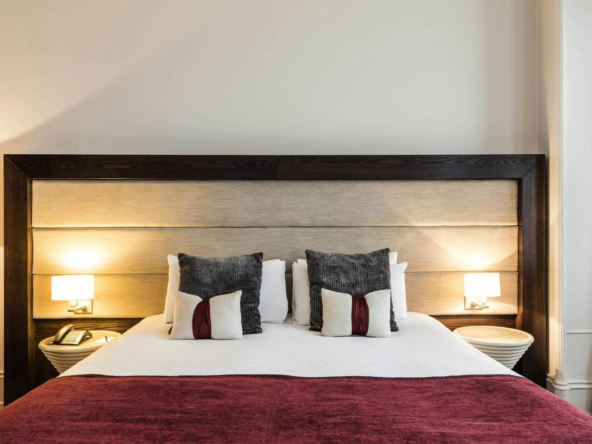 Bedroom, Bed in Mercure Aberdeen Caledonian Hotel