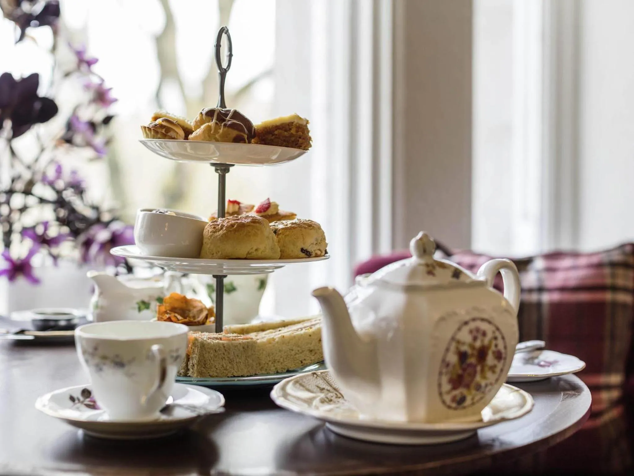 Lounge or bar in Mercure Aberdeen Caledonian Hotel