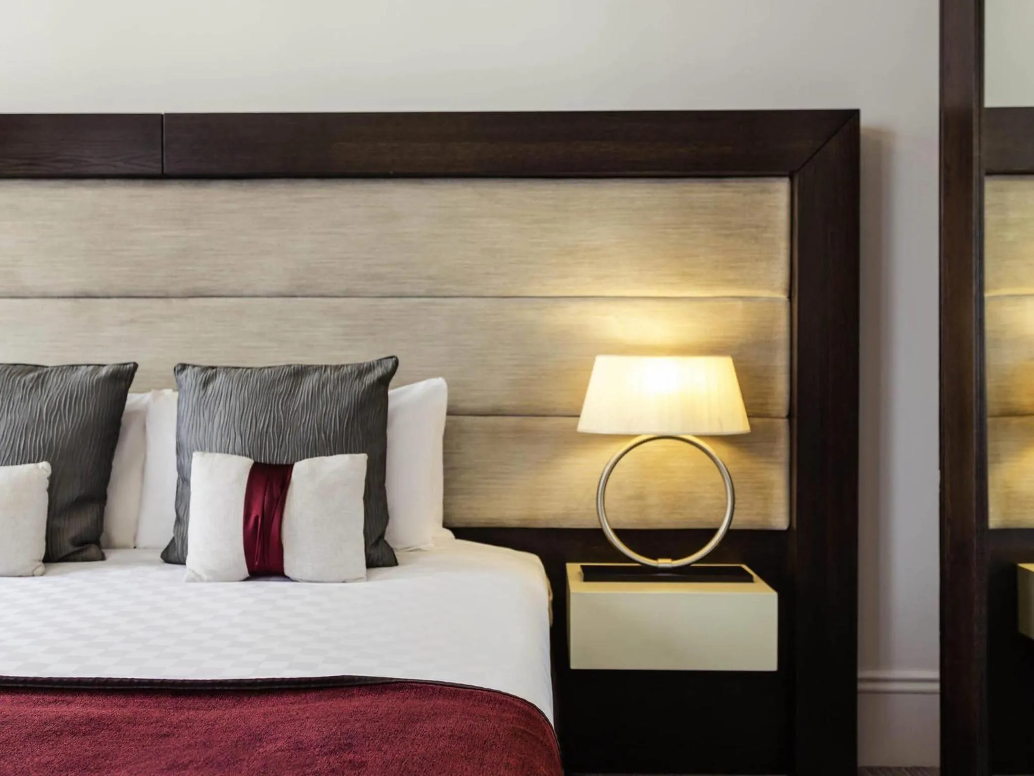 Bedroom, Bed in Mercure Aberdeen Caledonian Hotel