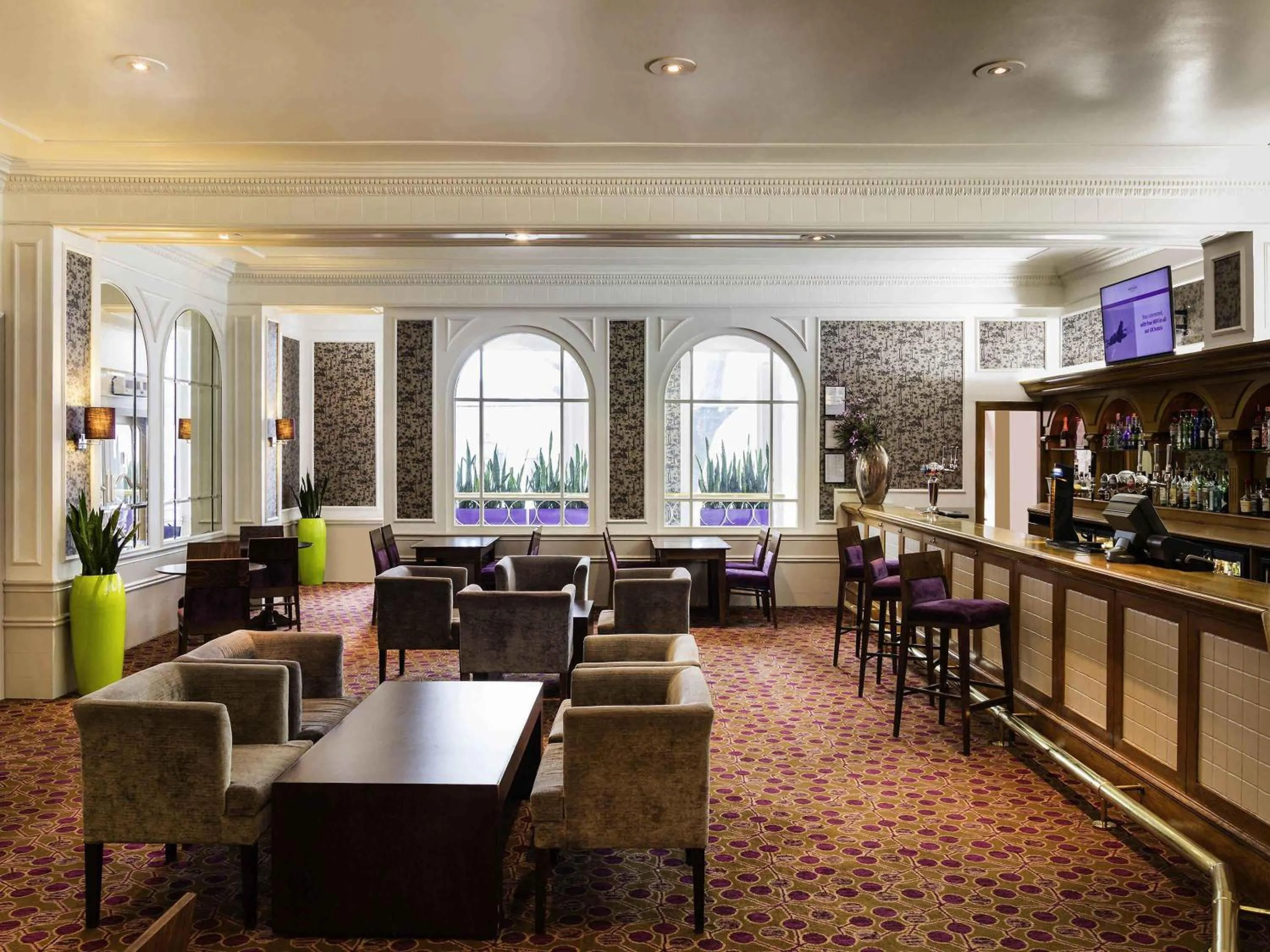 Lounge or bar in Mercure Aberdeen Caledonian Hotel