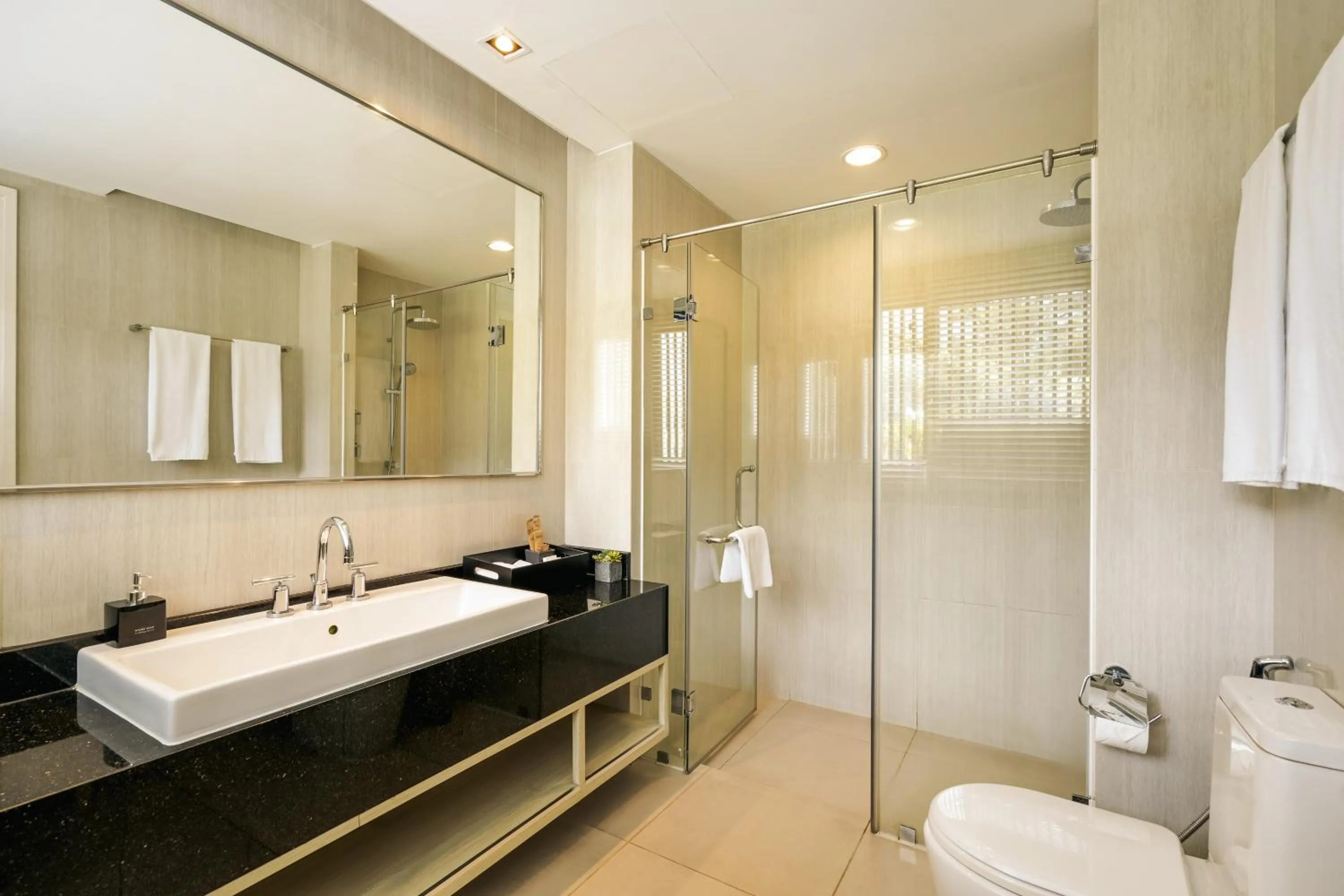 Bathroom in Laguna Parkside Lăng Cô