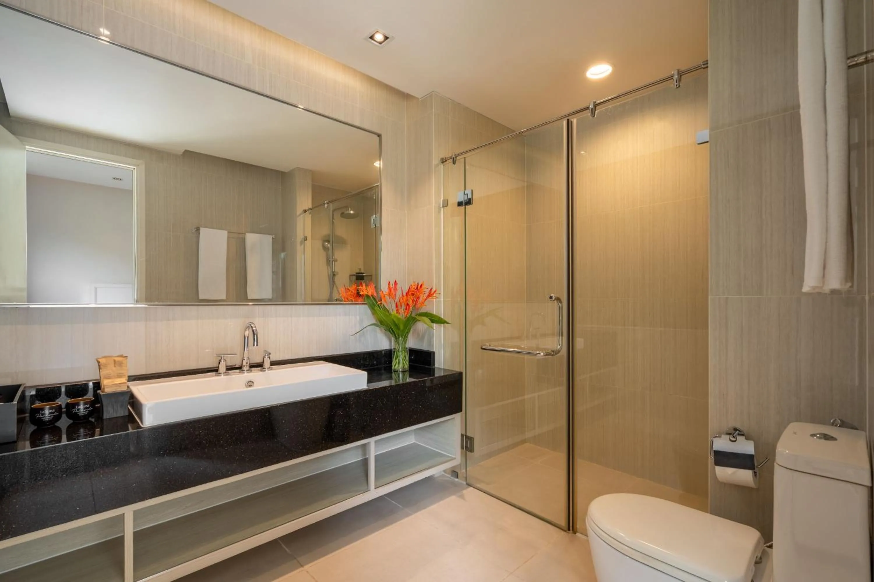 Public Bath in Laguna Parkside Lăng Cô