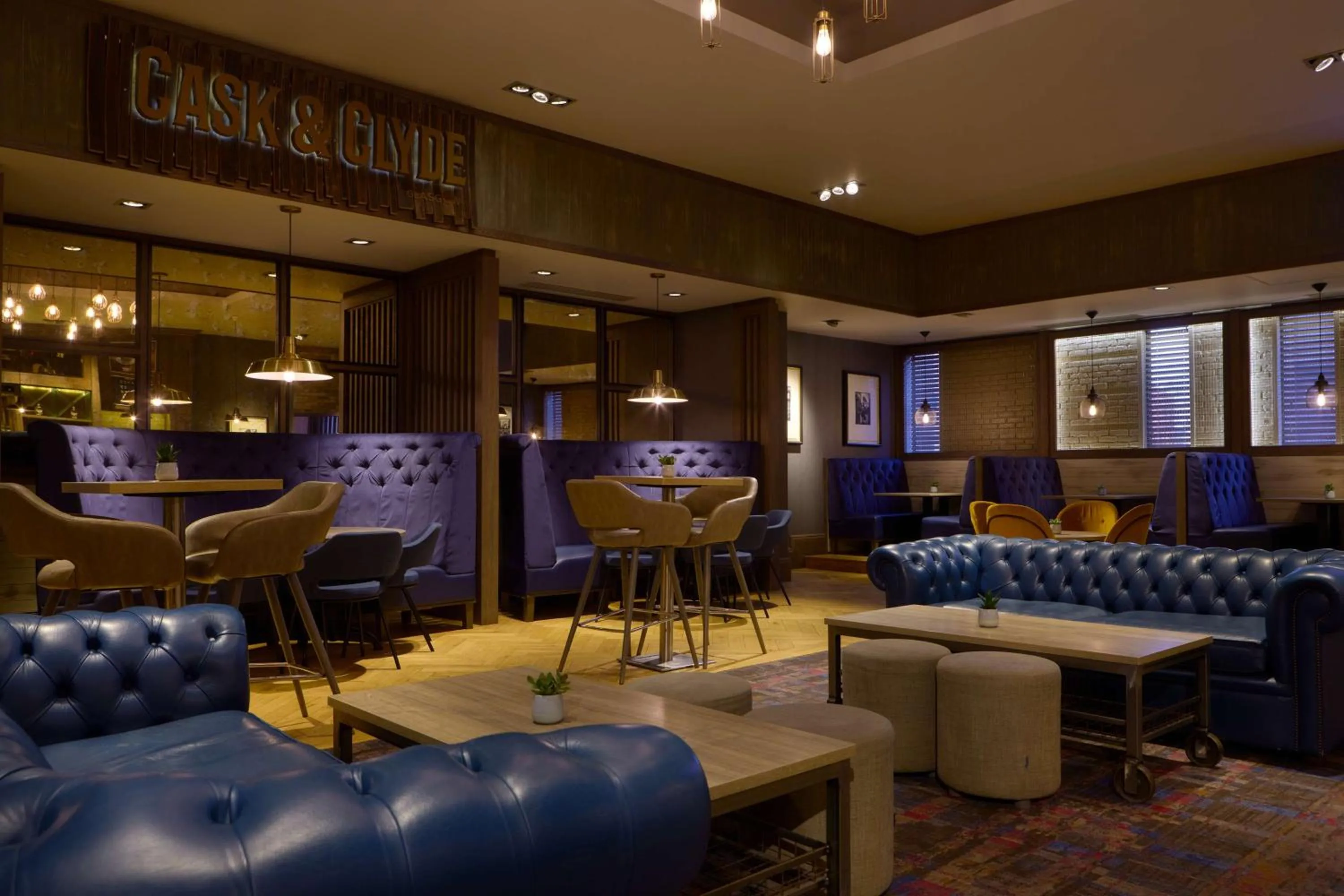 Lounge or bar in DoubleTree by Hilton Glasgow Central