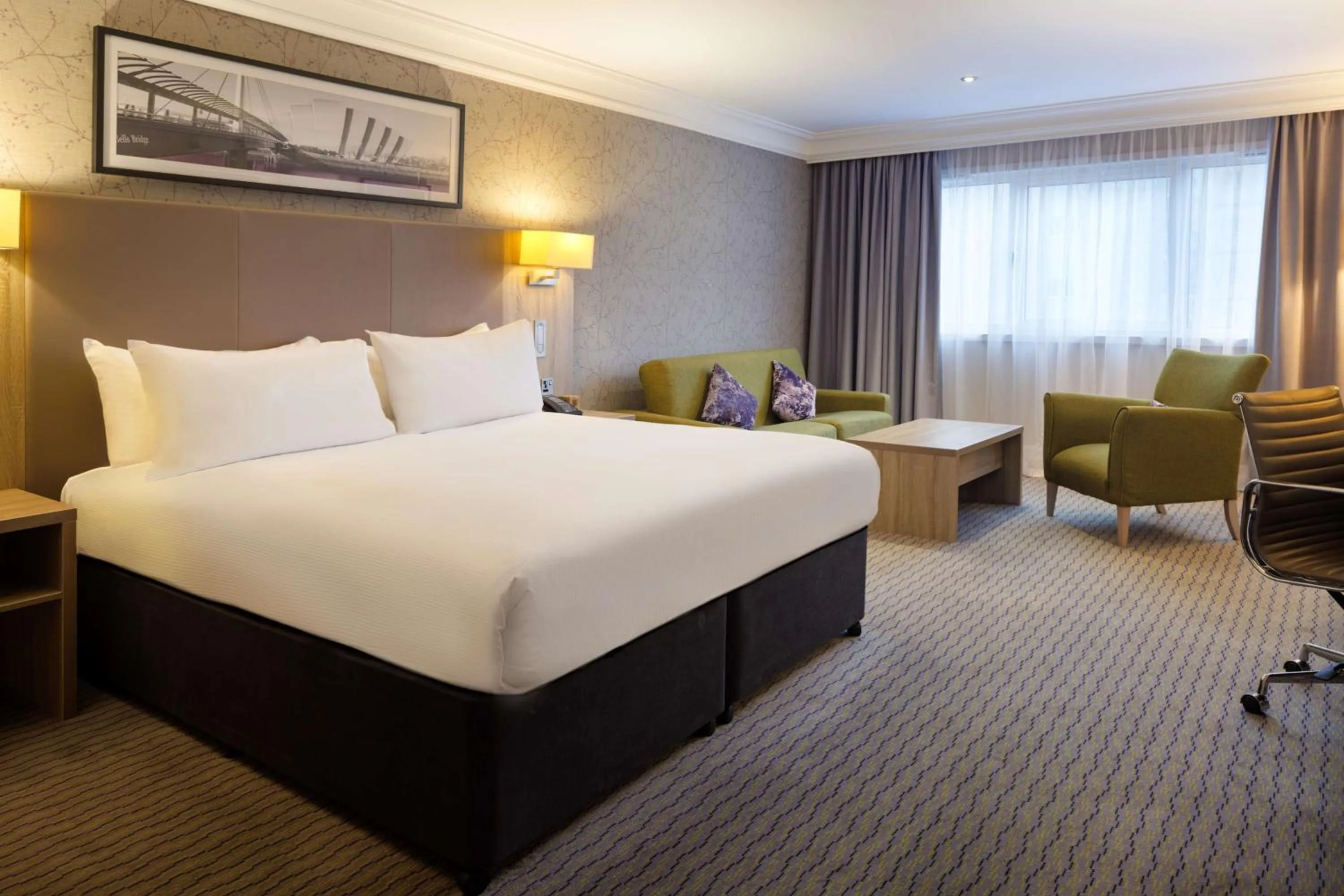 Photo of the whole room, Bed in DoubleTree by Hilton Glasgow Central