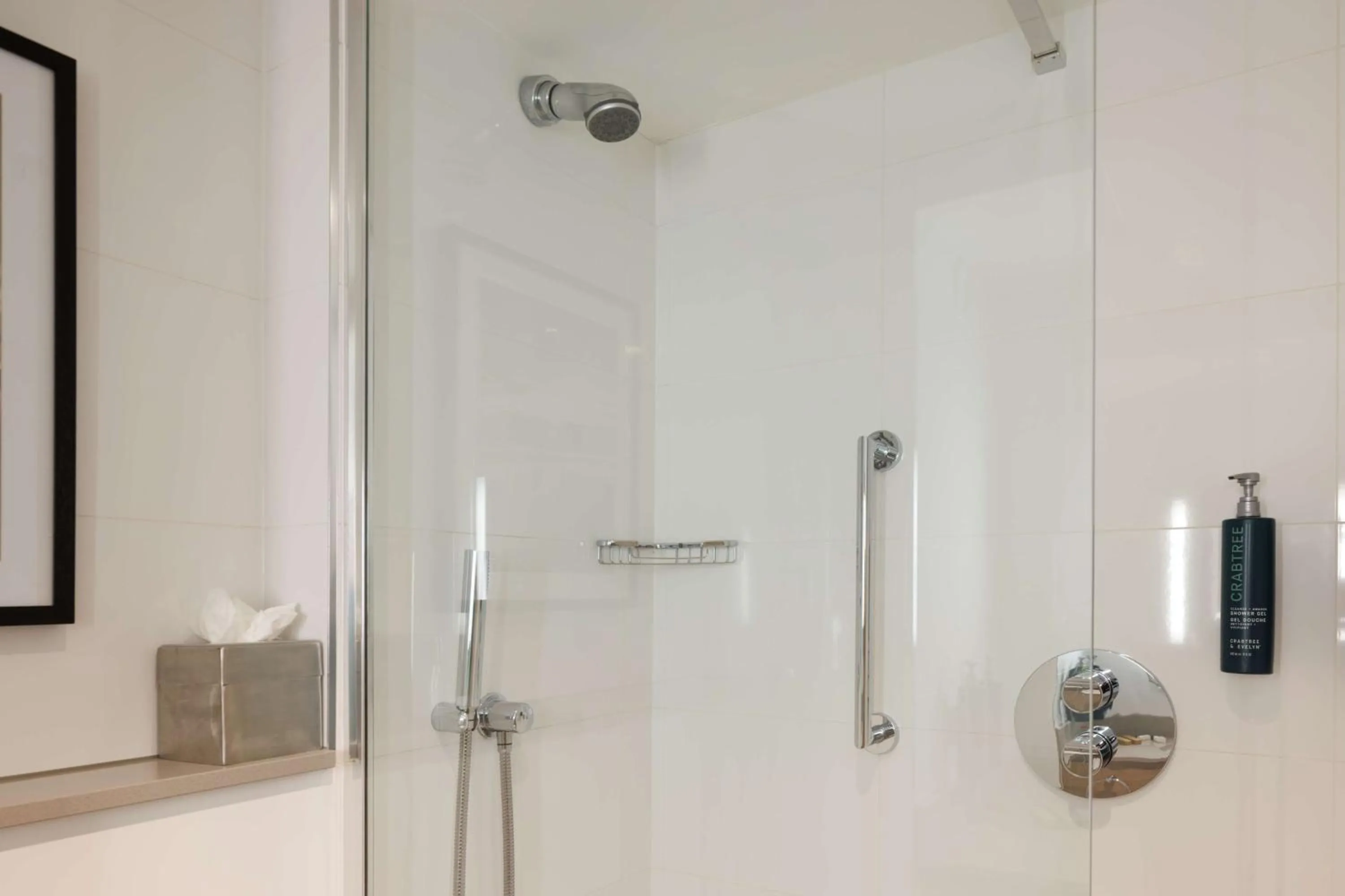 Photo of the whole room in DoubleTree by Hilton Glasgow Central