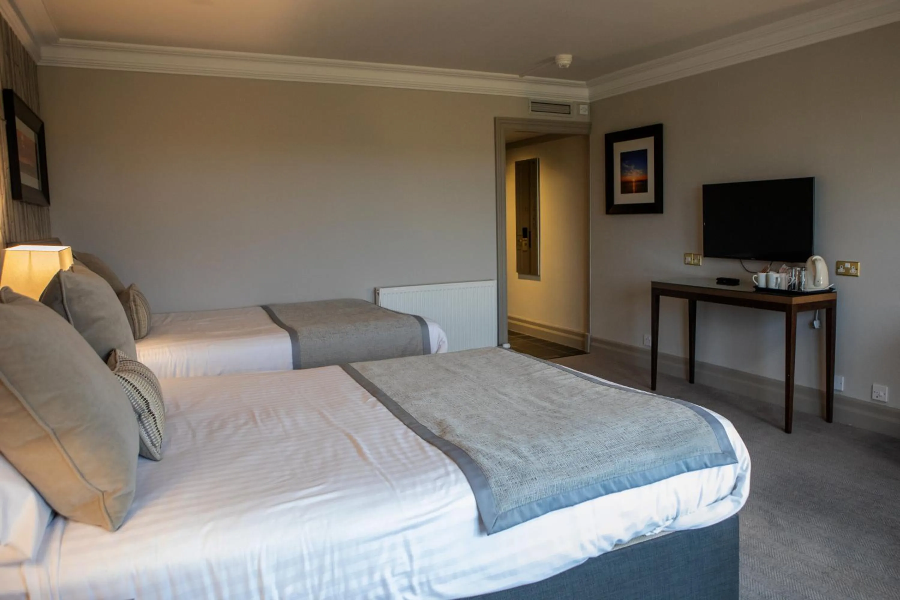 Bed in Riverside Lodge Hotel