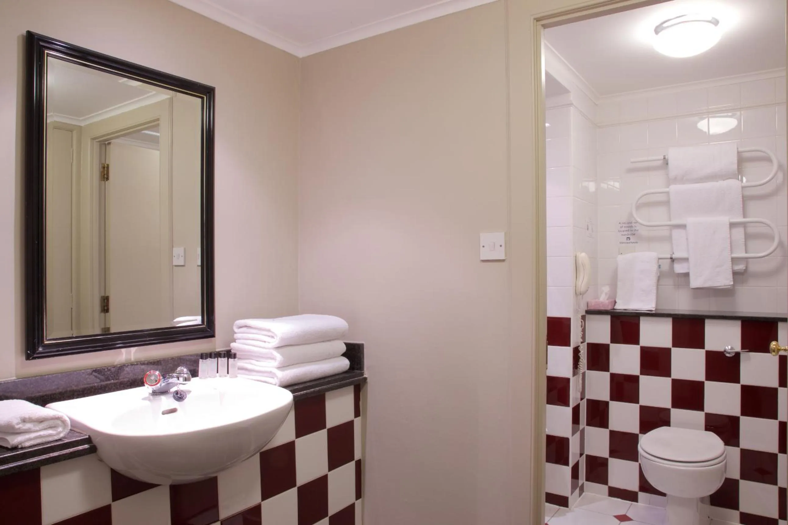 Bathroom in Riverside Lodge Hotel