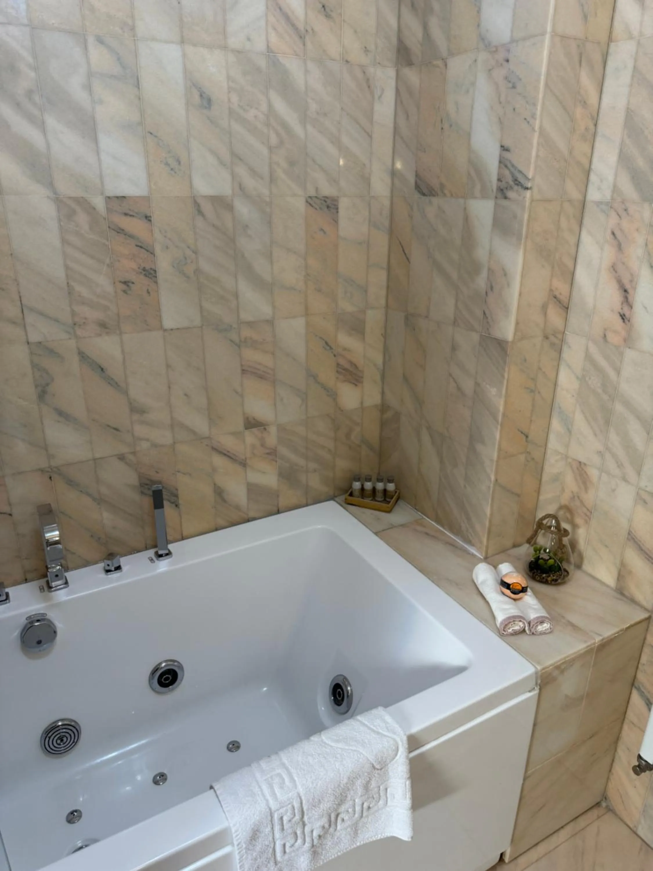 Hot Tub in Cetatea Medievala