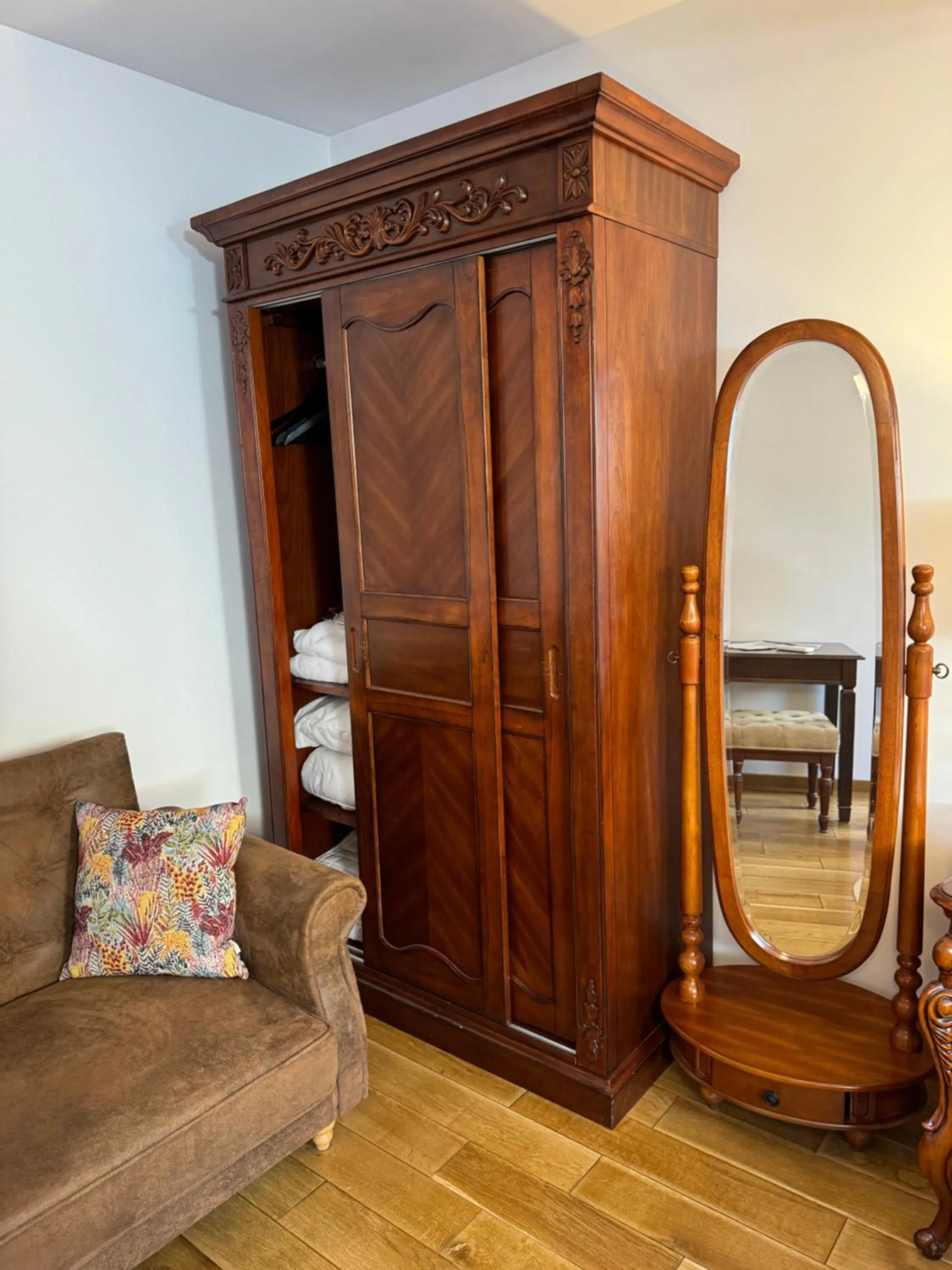 Photo of the whole room in Cetatea Medievala