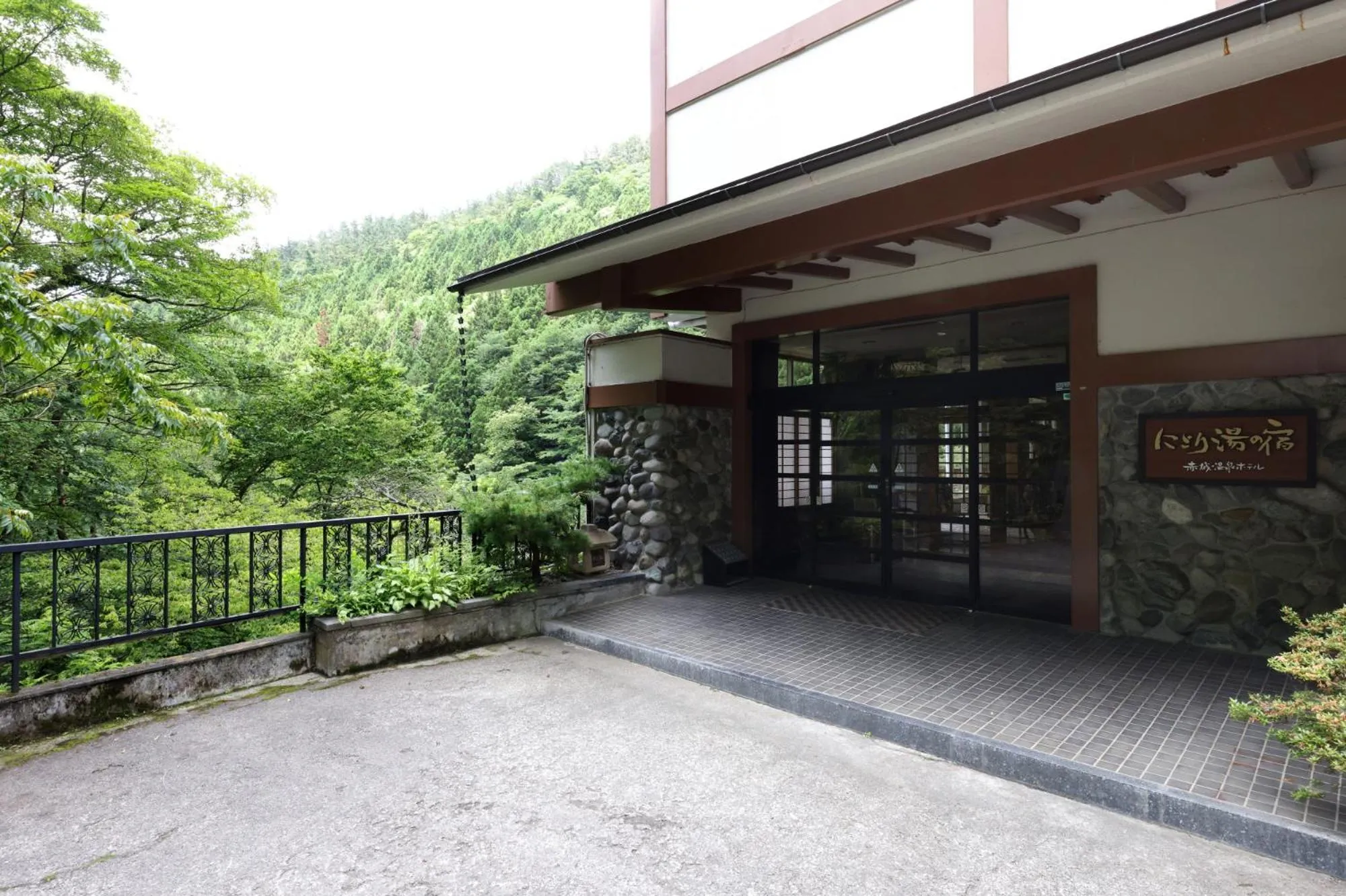 Facade/entrance in Akagi Onsen Hotel