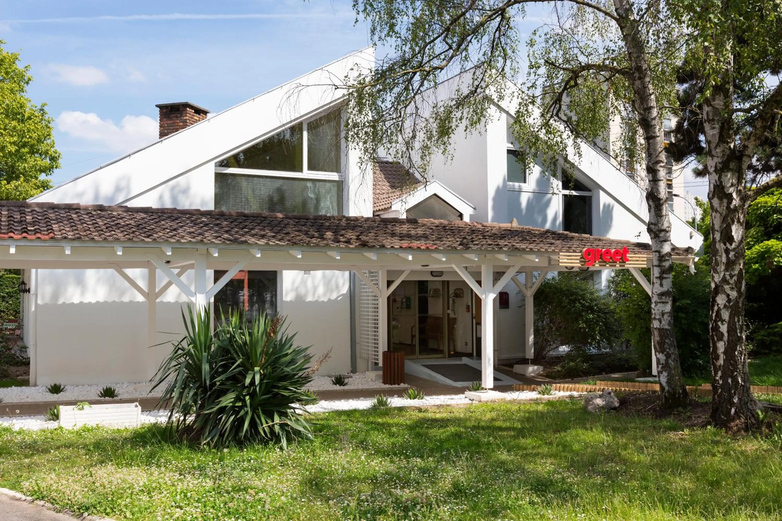 Property building in Greet Hôtel Villeneuve la Garenne - rénové