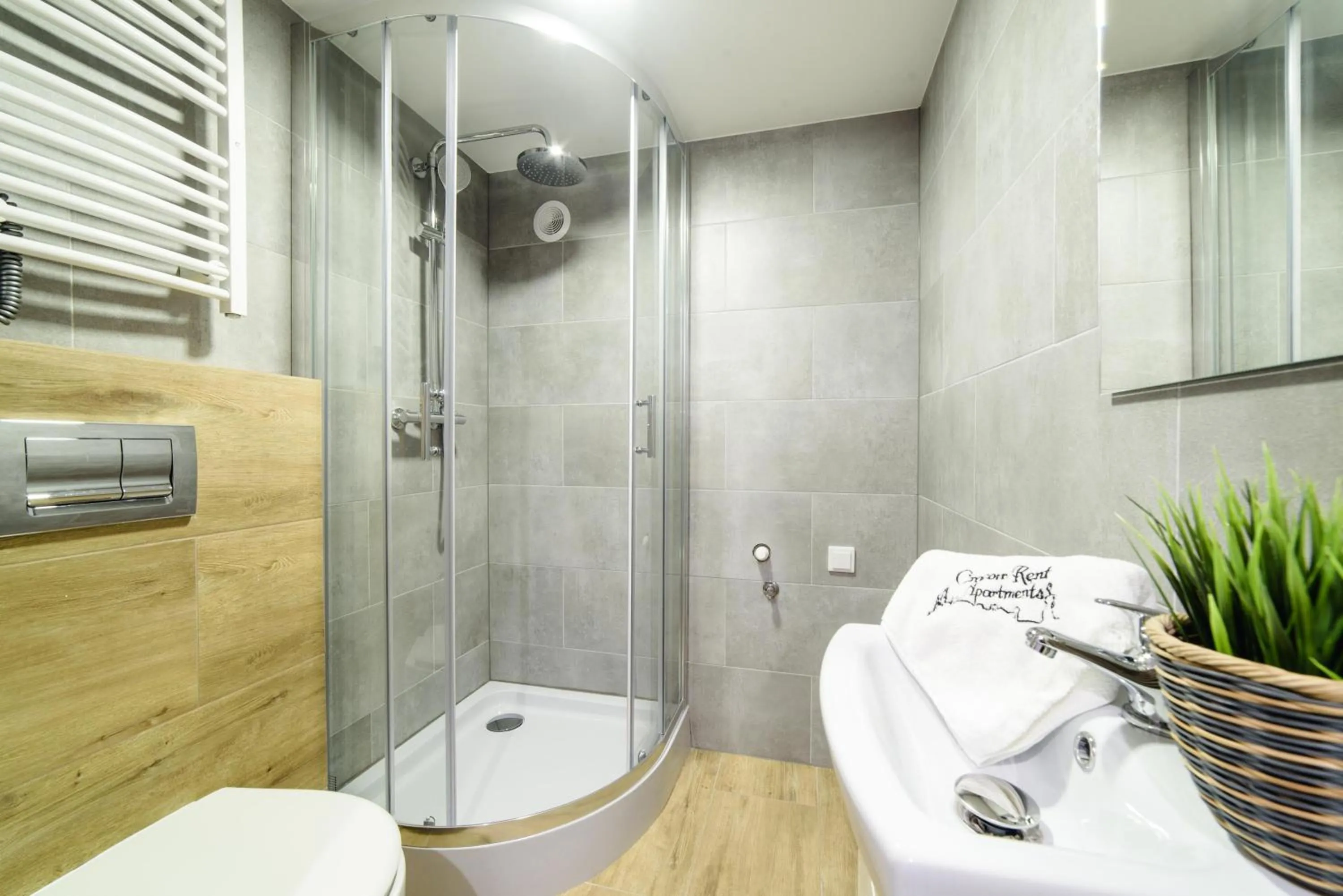 Bathroom in 2 Nights Apartments - great location, right next to Main Rail and Bus Station, 10 min to Main Square by foot