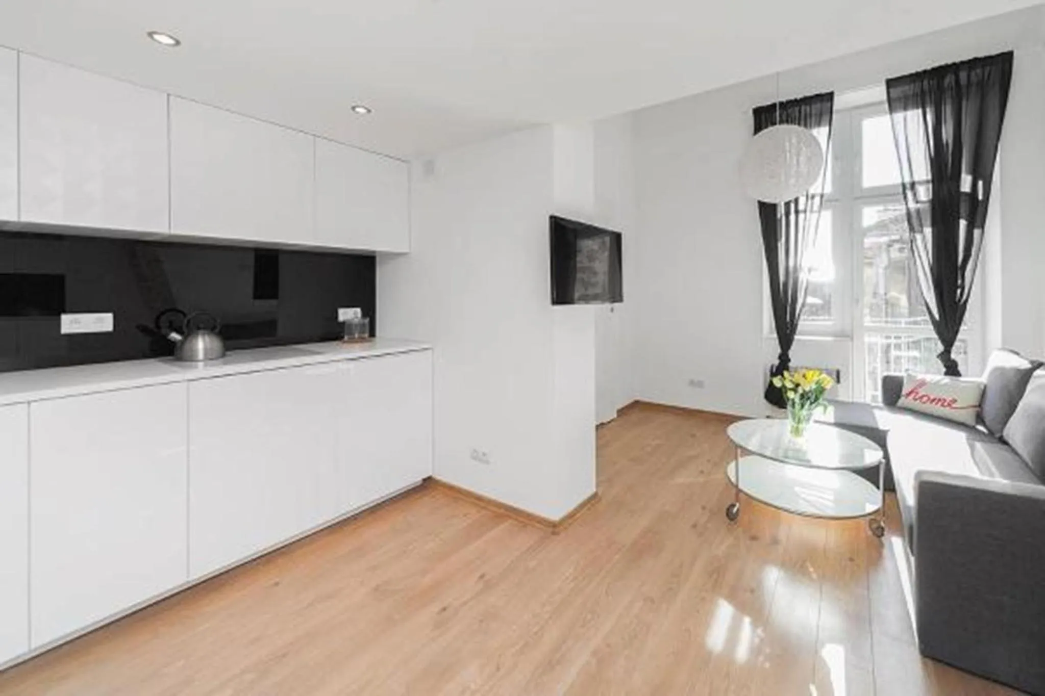 TV and multimedia in 2 Nights Apartments - great location, right next to Main Rail and Bus Station, 10 min to Main Square by foot