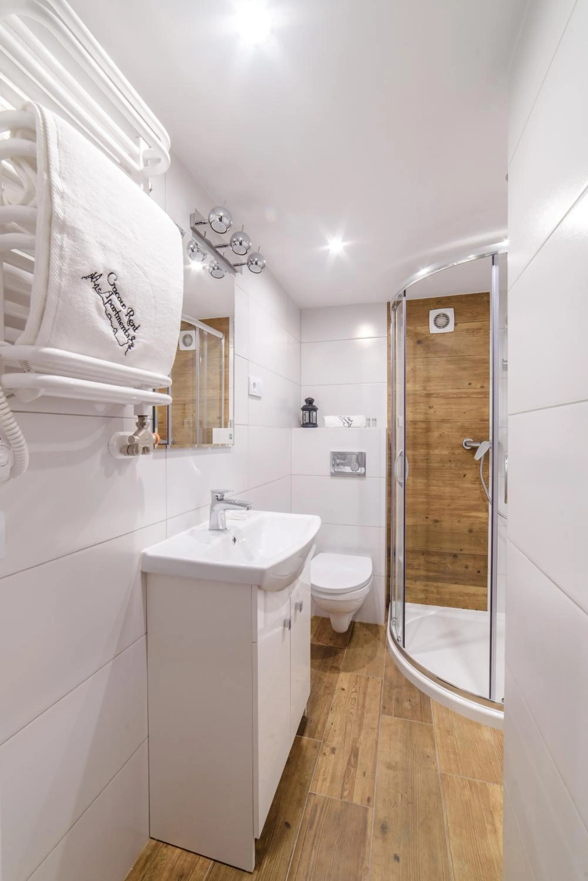 Bathroom in 2 Nights Apartments - great location, right next to Main Rail and Bus Station, 10 min to Main Square by foot