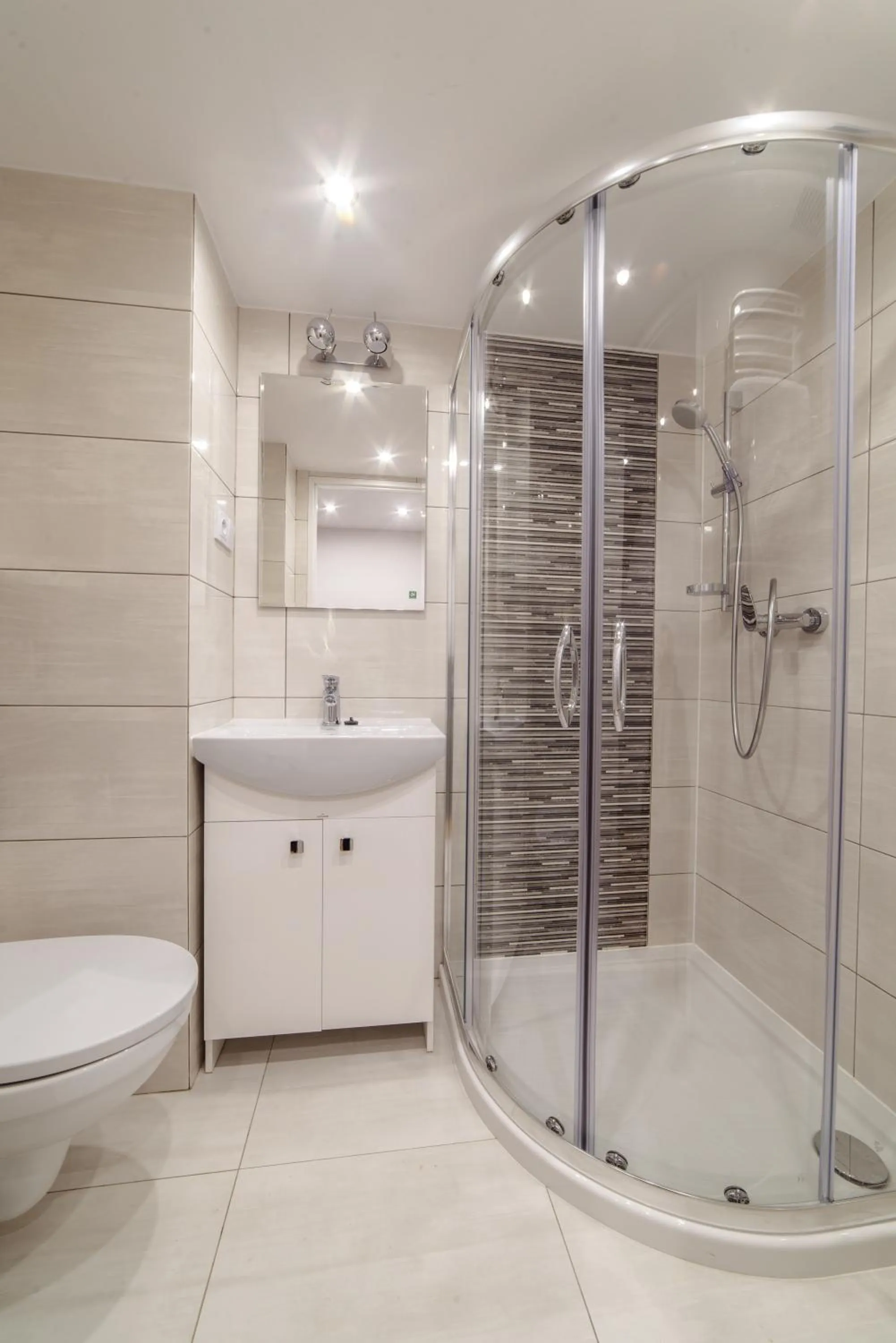 Bathroom in 2 Nights Apartments - great location, right next to Main Rail and Bus Station, 10 min to Main Square by foot