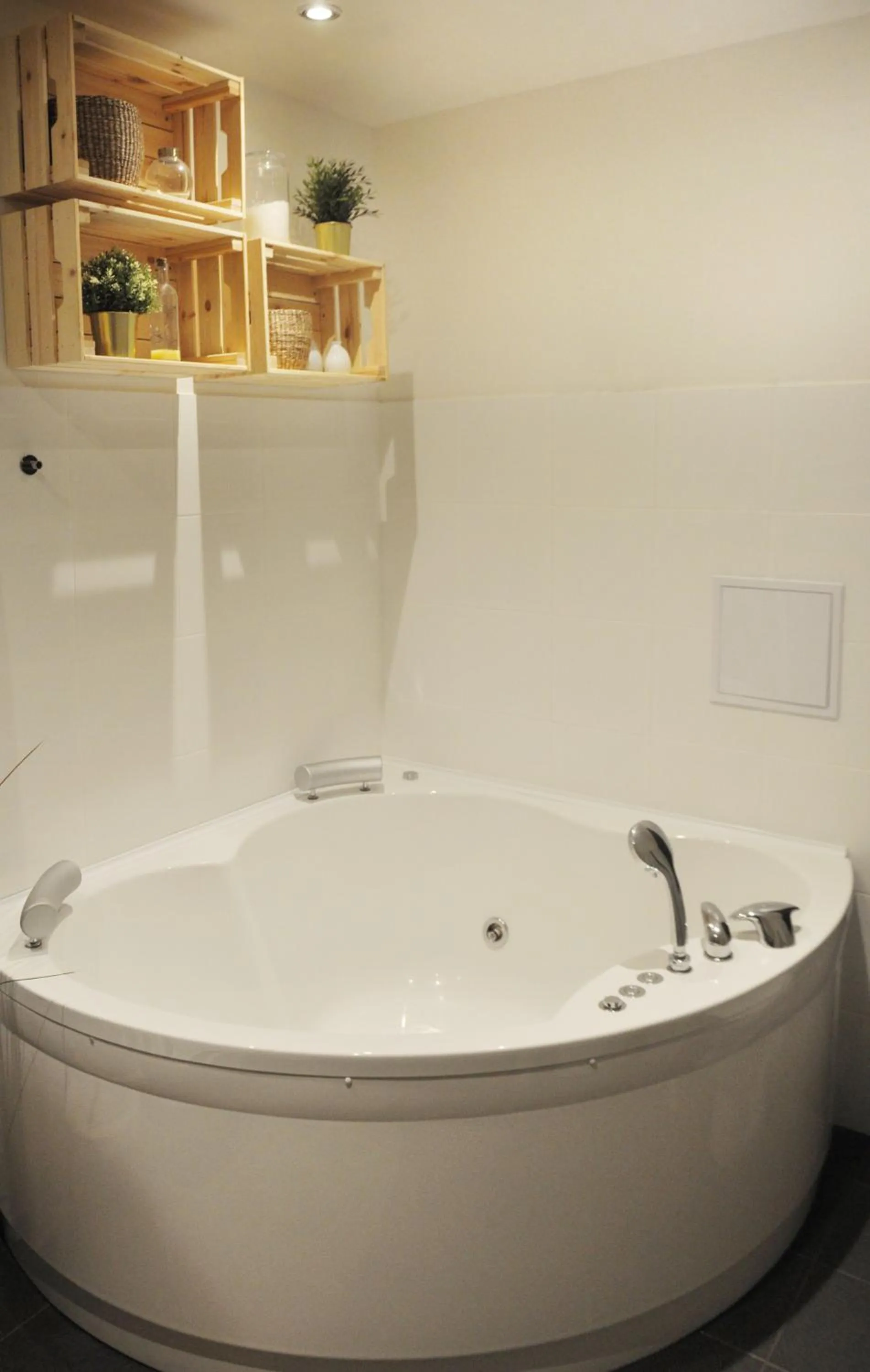 Hot Tub in Chill apartments