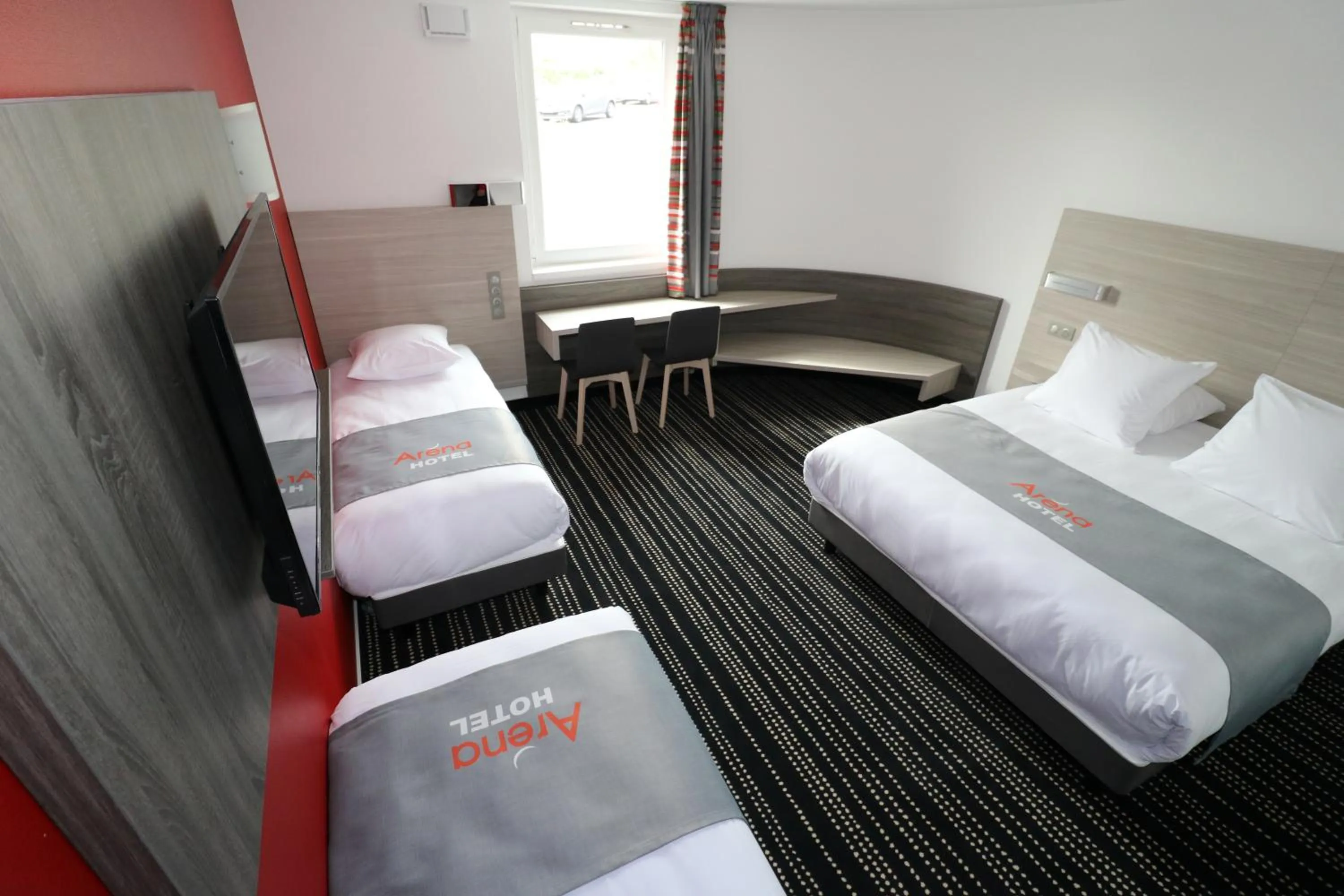 Photo of the whole room, Bed in Hotel Arena Toulouse