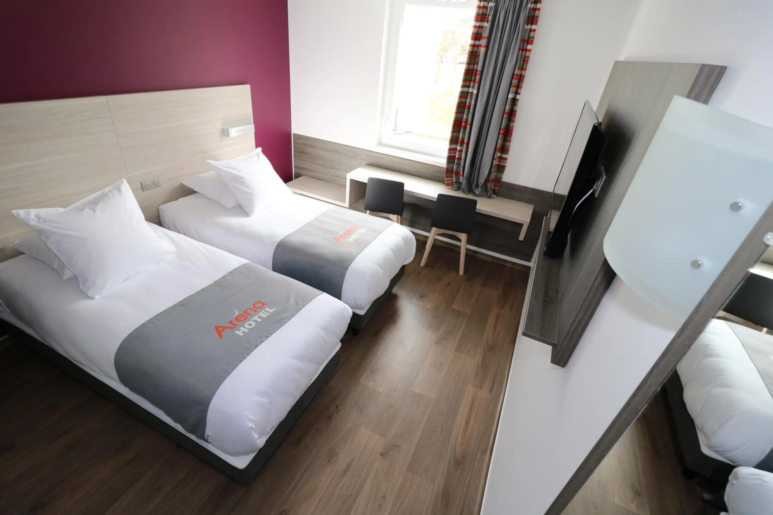 Photo of the whole room, Bed in Hotel Arena Toulouse