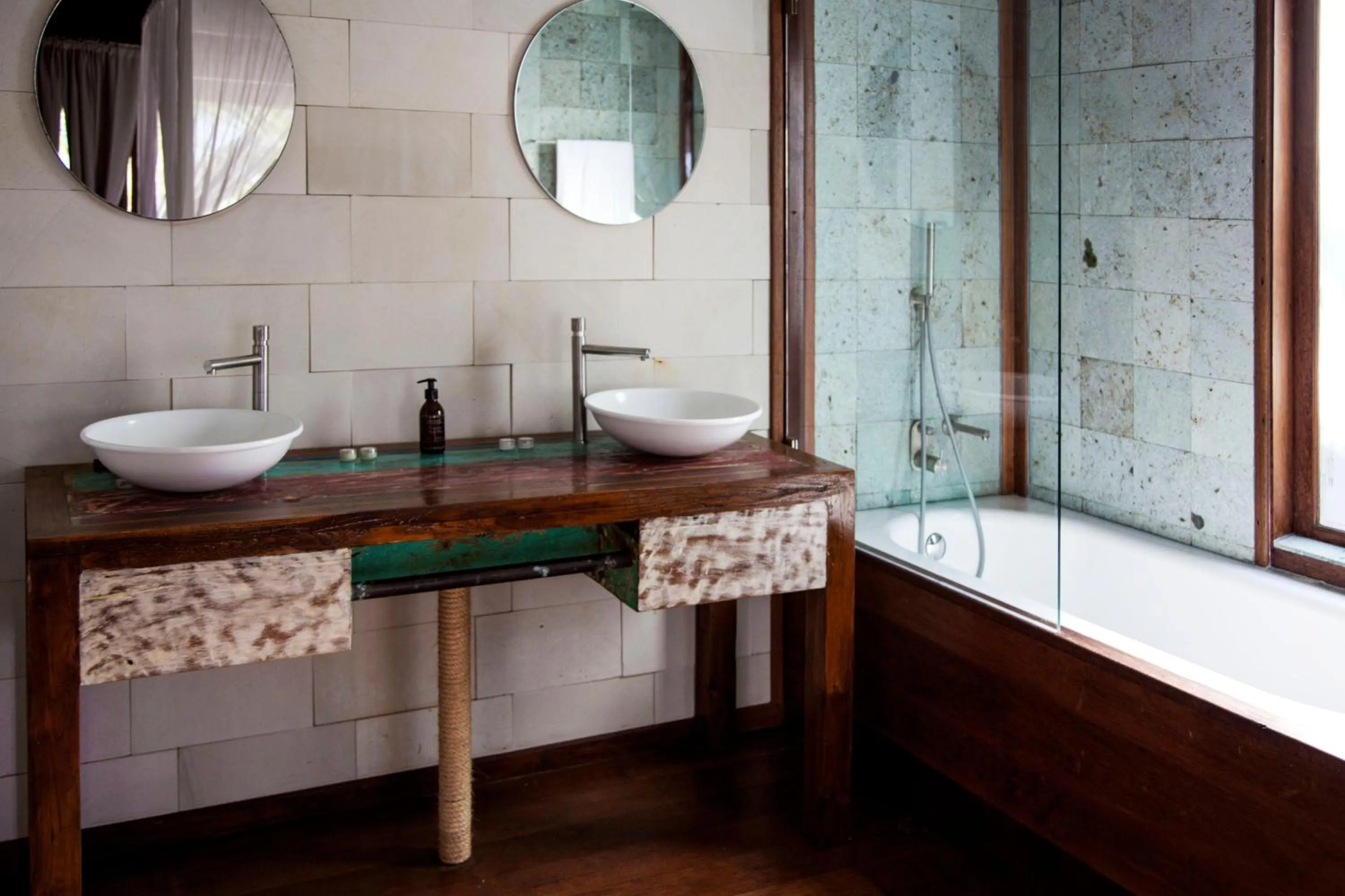Shower in Sentidos Beach Retreat