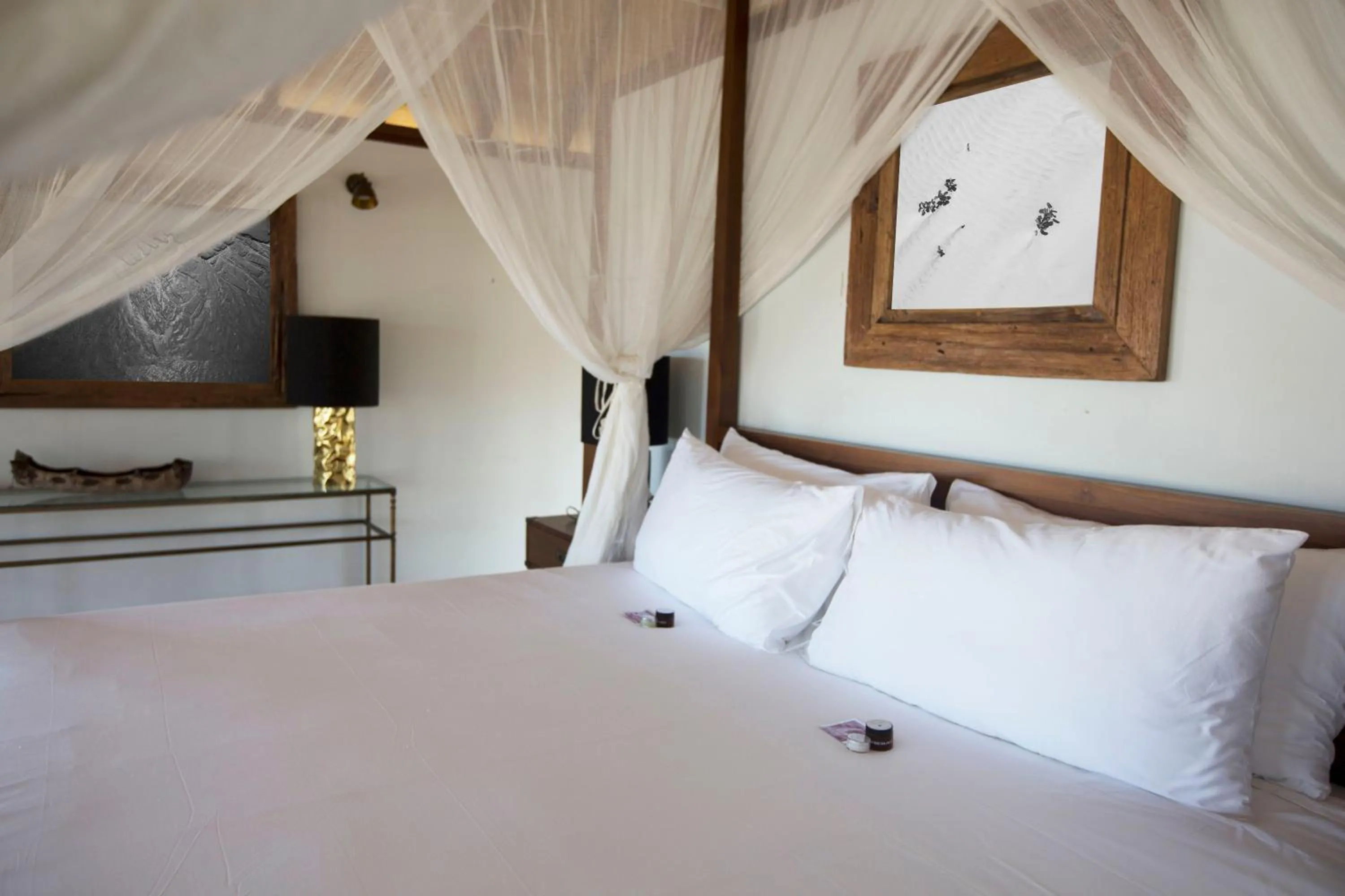 Bed in Sentidos Beach Retreat