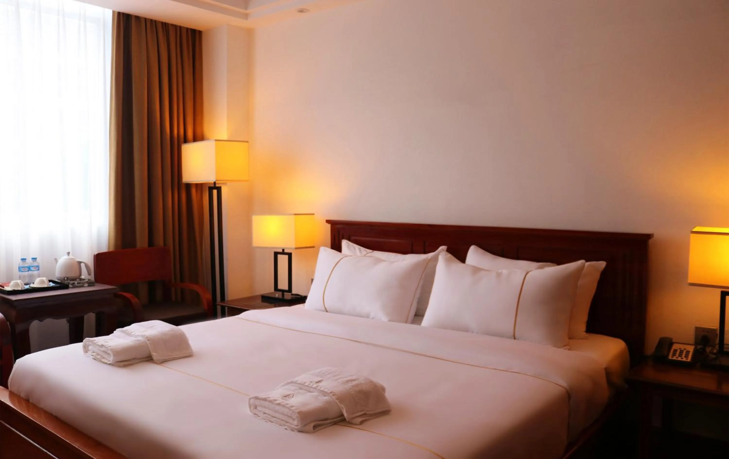 Bedroom, Bed in Chang Palace Vientiane