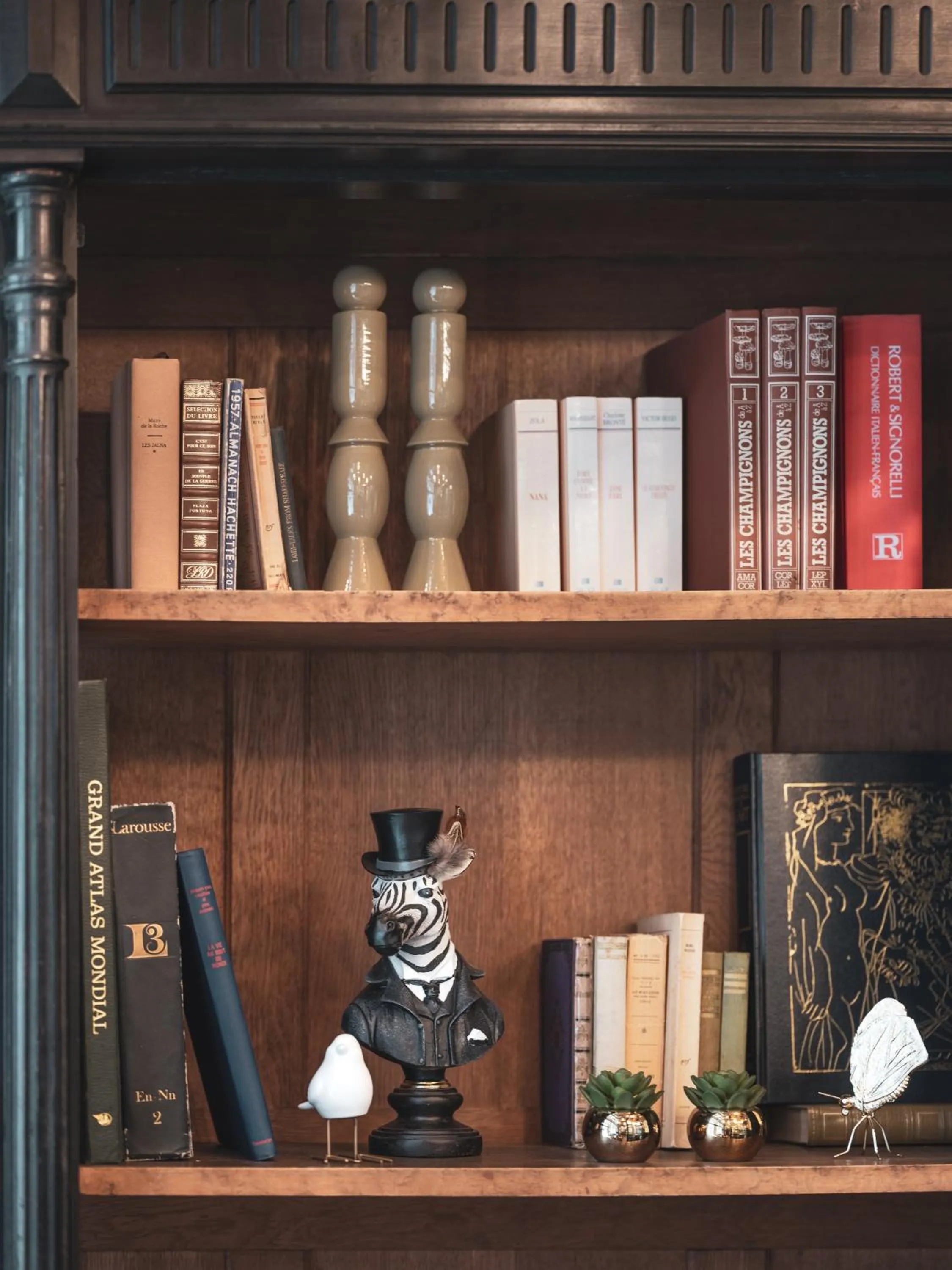 Decorative detail, Library in Hotel Amiral